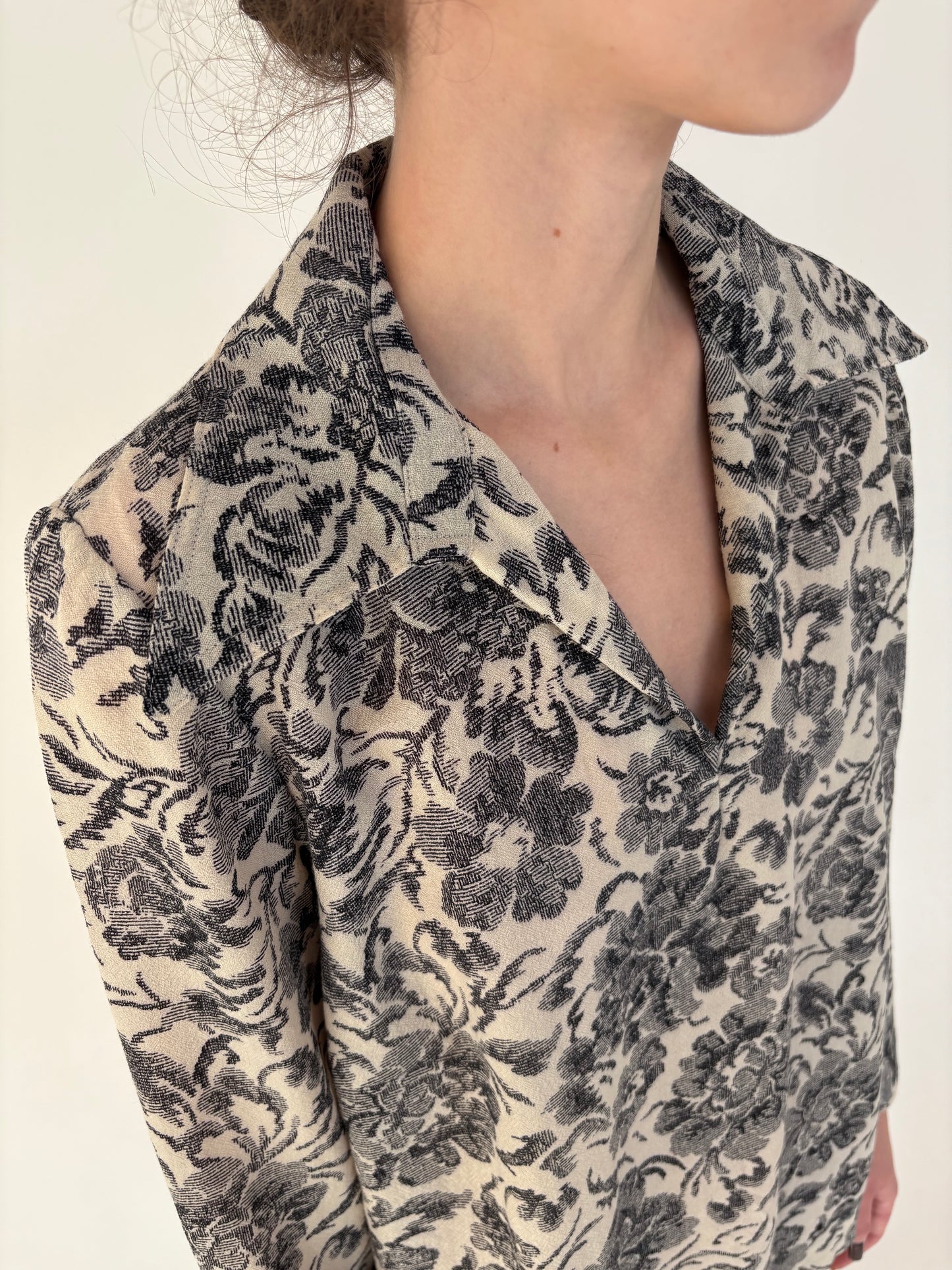 Cămașa ivoire petite din lana extrafina cu print superb negru