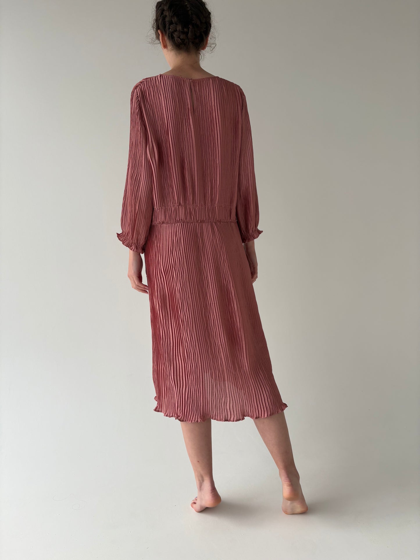 Rochie texturată Old dusty pink cu talie ușor marcată
