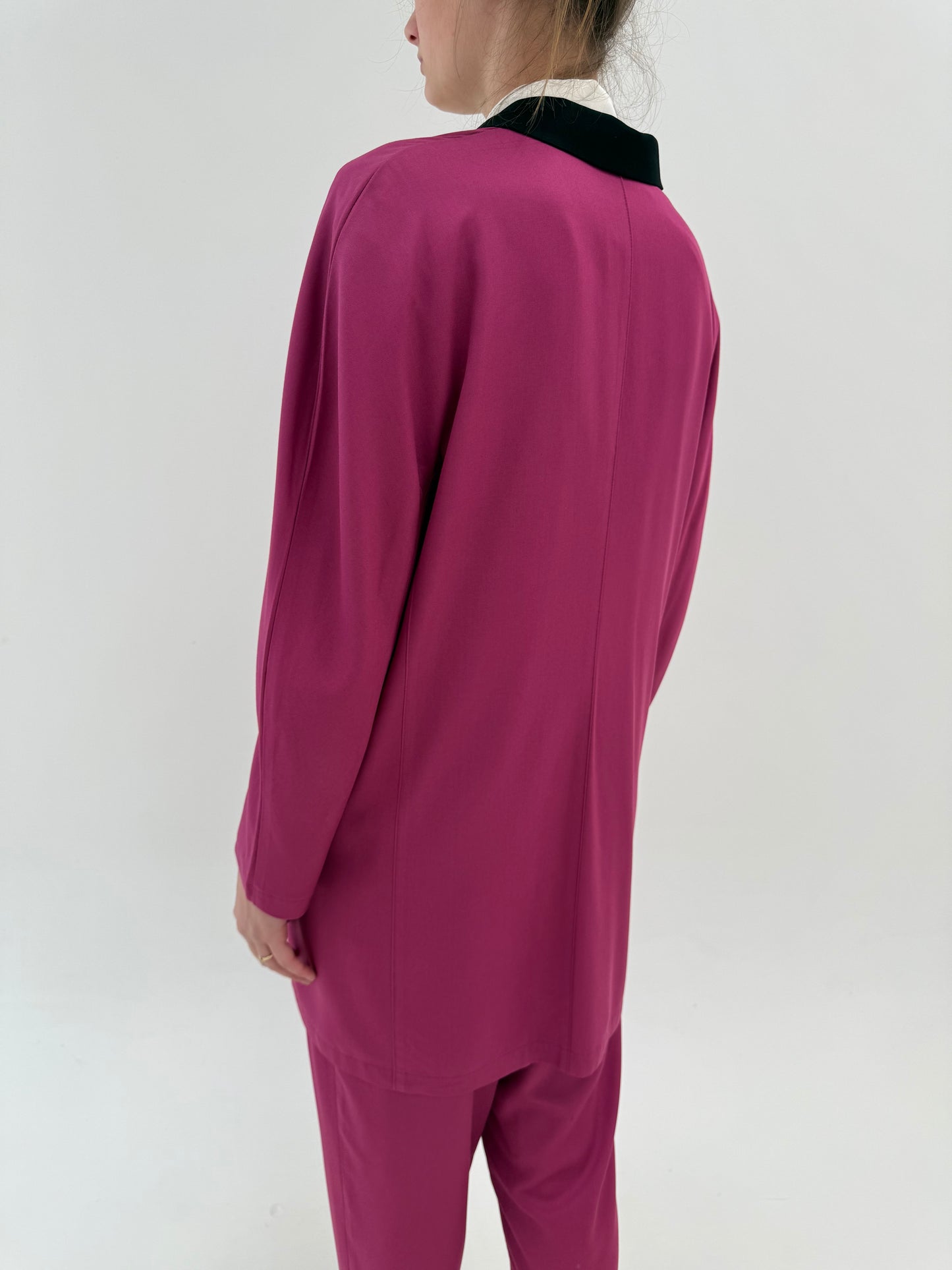 Deux piece dark fucsia de vară cu sacou ușor cambrat și pantaloni cu pense
