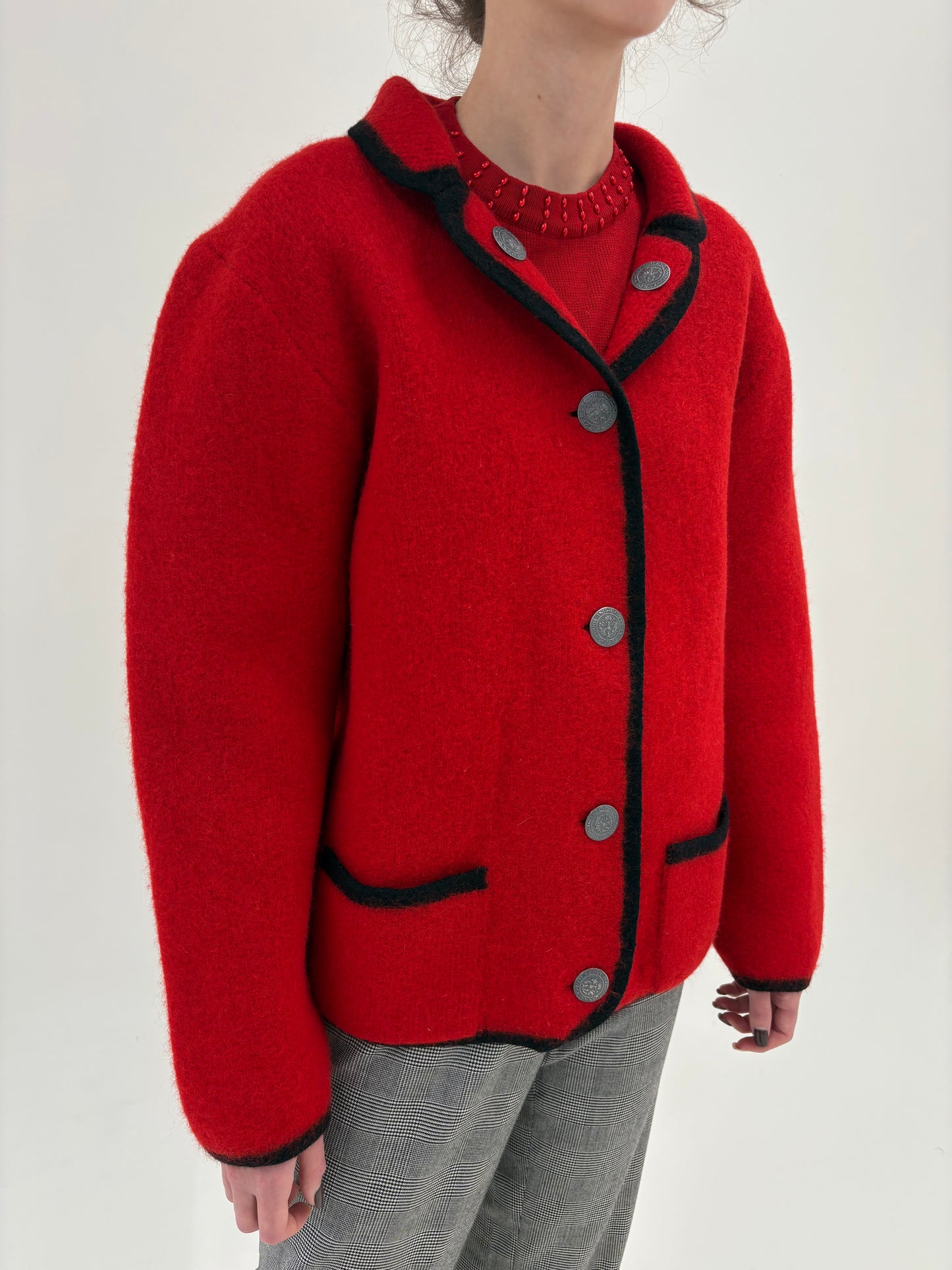 Jacheta groasă din boiled wool cherry red în croi minimalist