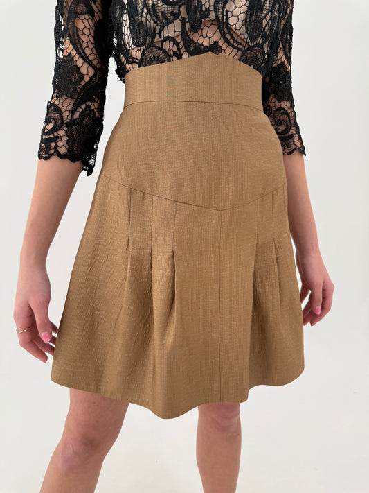 Fustă camel gold din mătase naturală shantung cu efect 3D fin