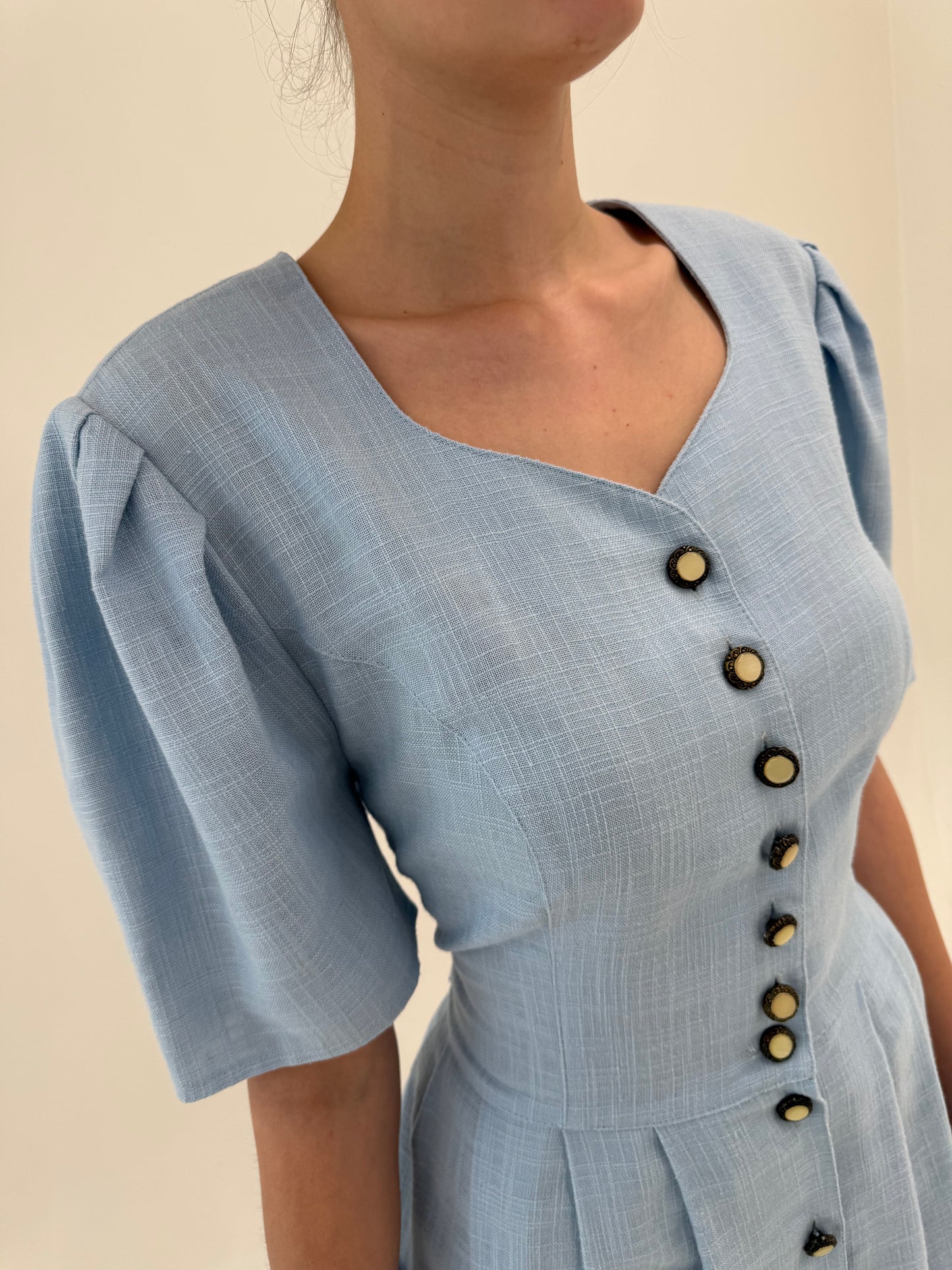 Rochie vintage baby blue din pânză de in cu talie ultra marcată reglabilă