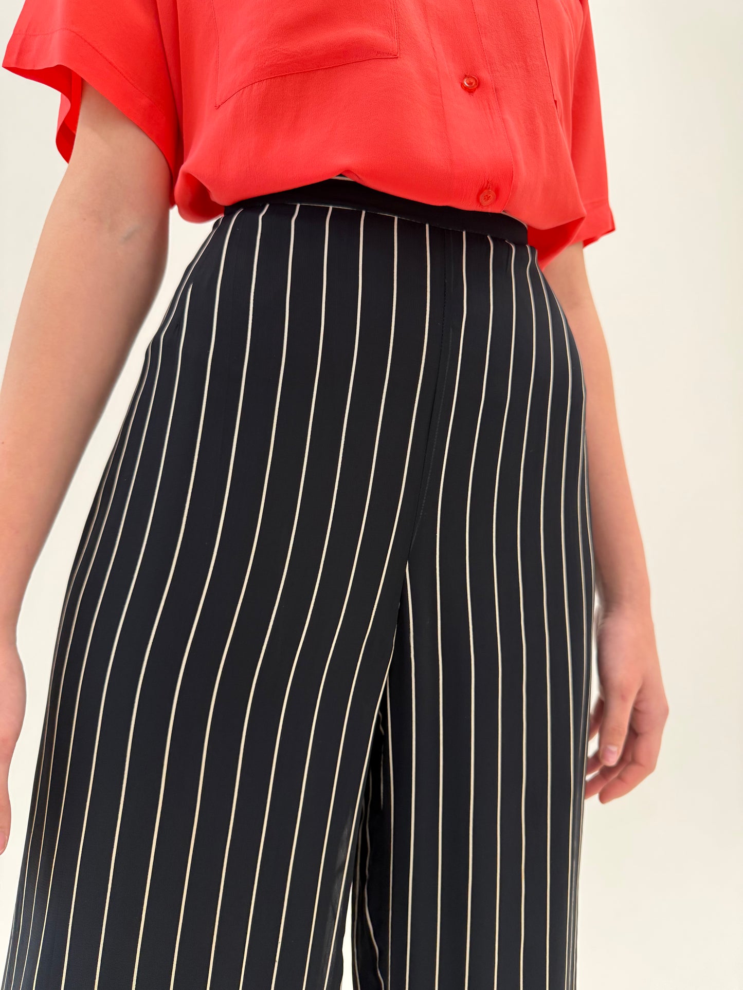 Pantaloni palazzo Navy cu dungi fine verticale și talie ultra înaltă