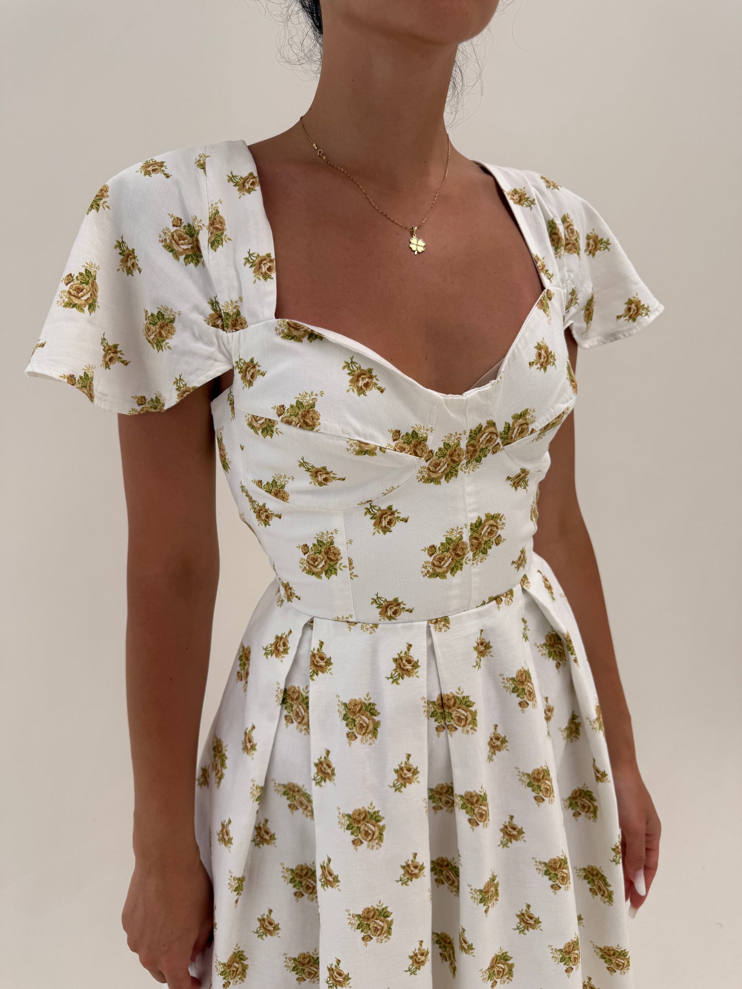 Rochie vintage în croi de ani 50 cu corsaj și decolteu inimă fin pânză de bumbac