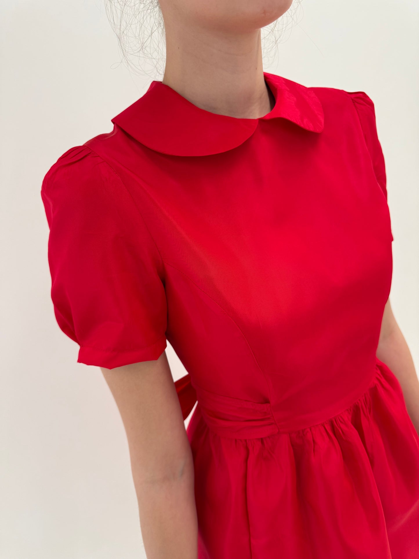 Rochie vintage cu guler Peter Pan de ocazie din tafta foarte ușor perlata