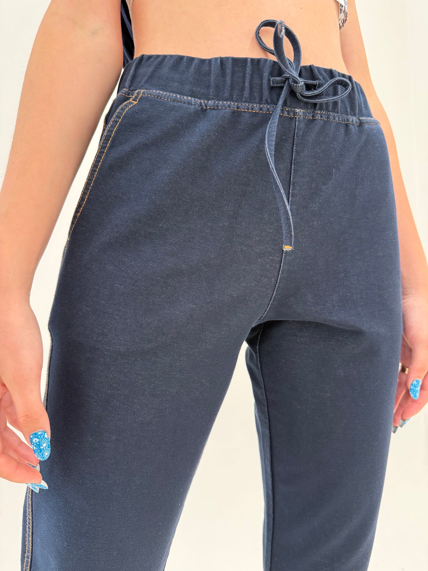 Pantaloni Max Mara din bumbac ca un jeans elastic și croi casual