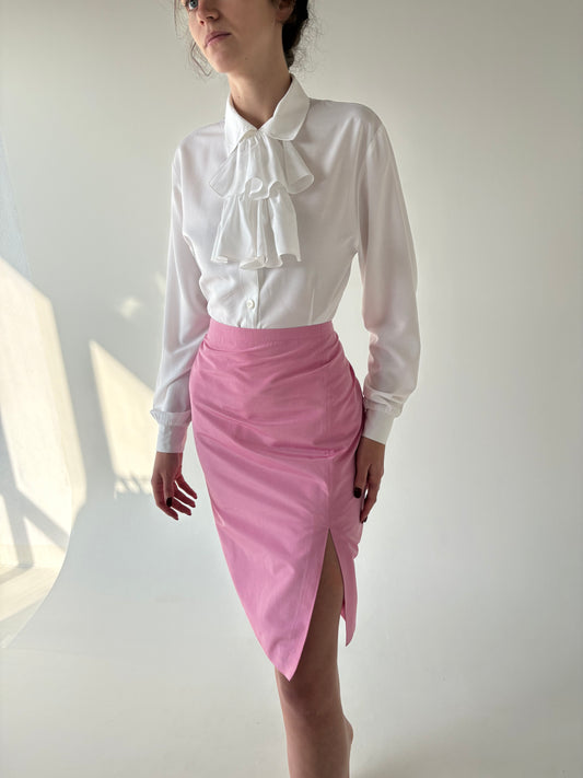 Fustă roz pudrat ușor perlata cu șliț lateral și talie ultra înaltă