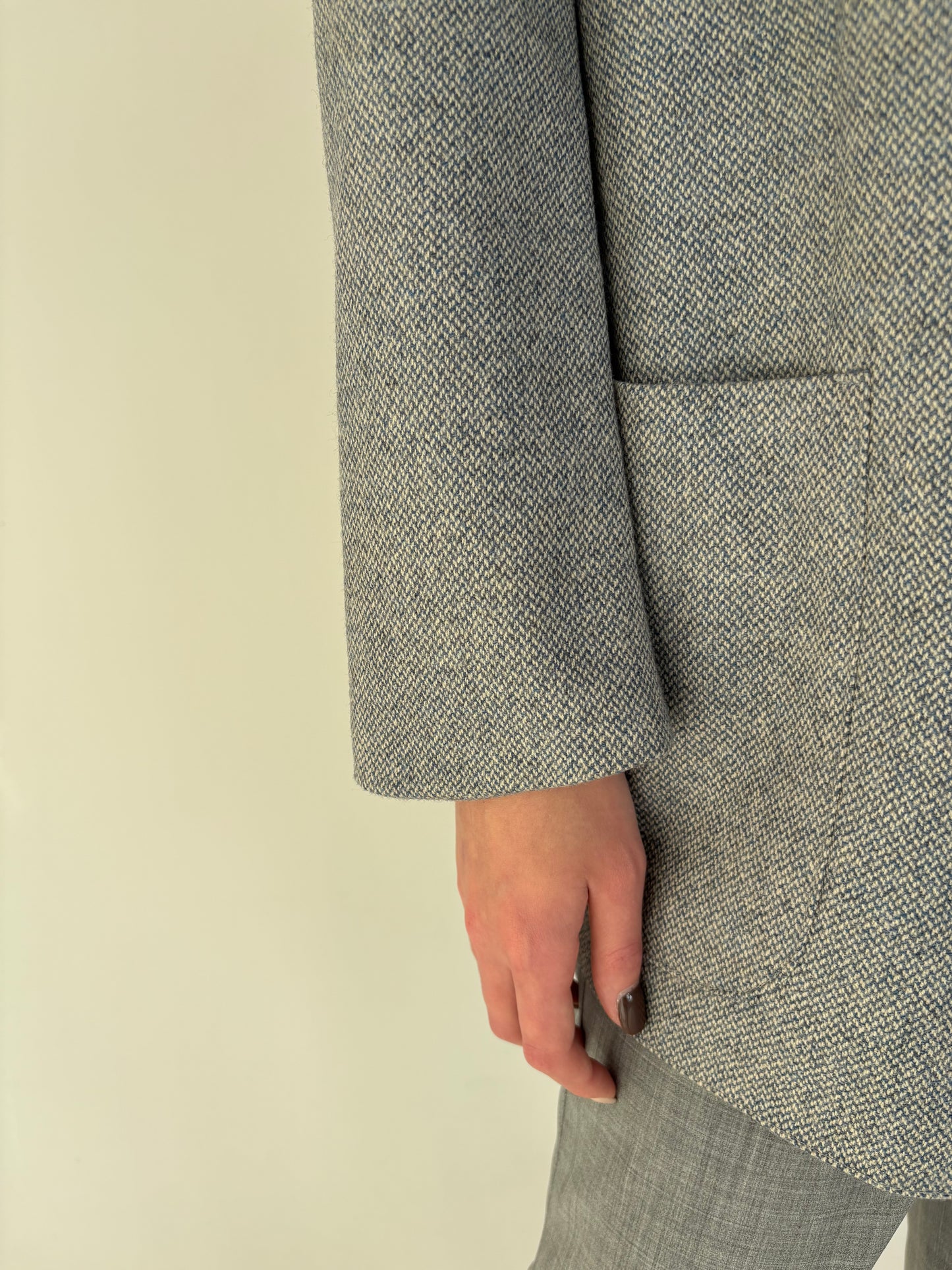 Sacou din tweed baby blue cu ivoire de lana plină pura certificată