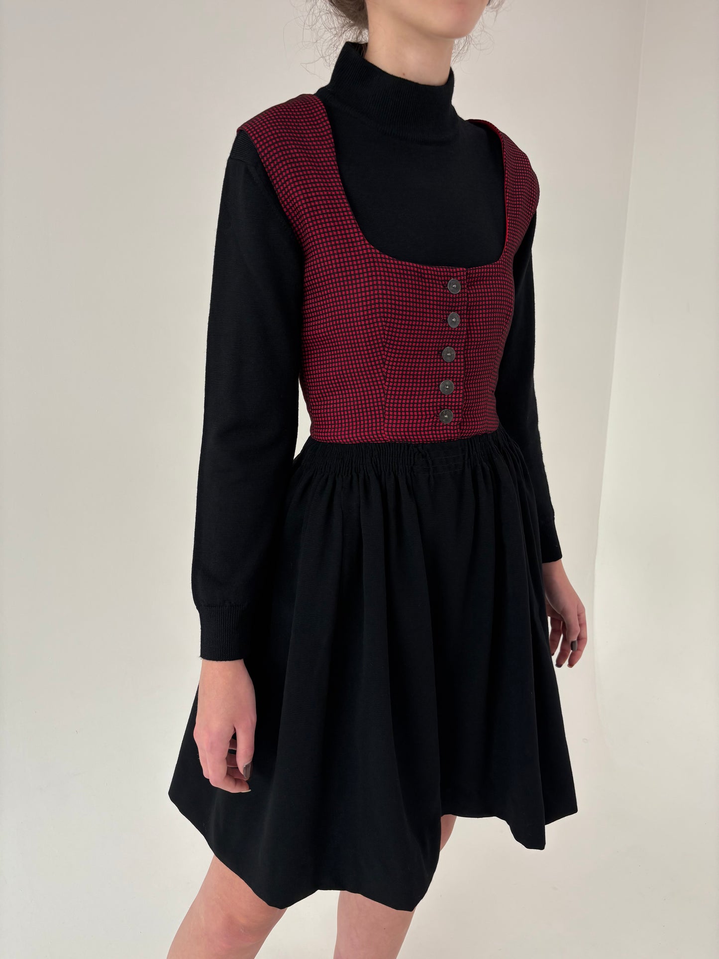 Rochie vintage din 2 tipuri de lana cu corsaj și fusta extrem de amplă