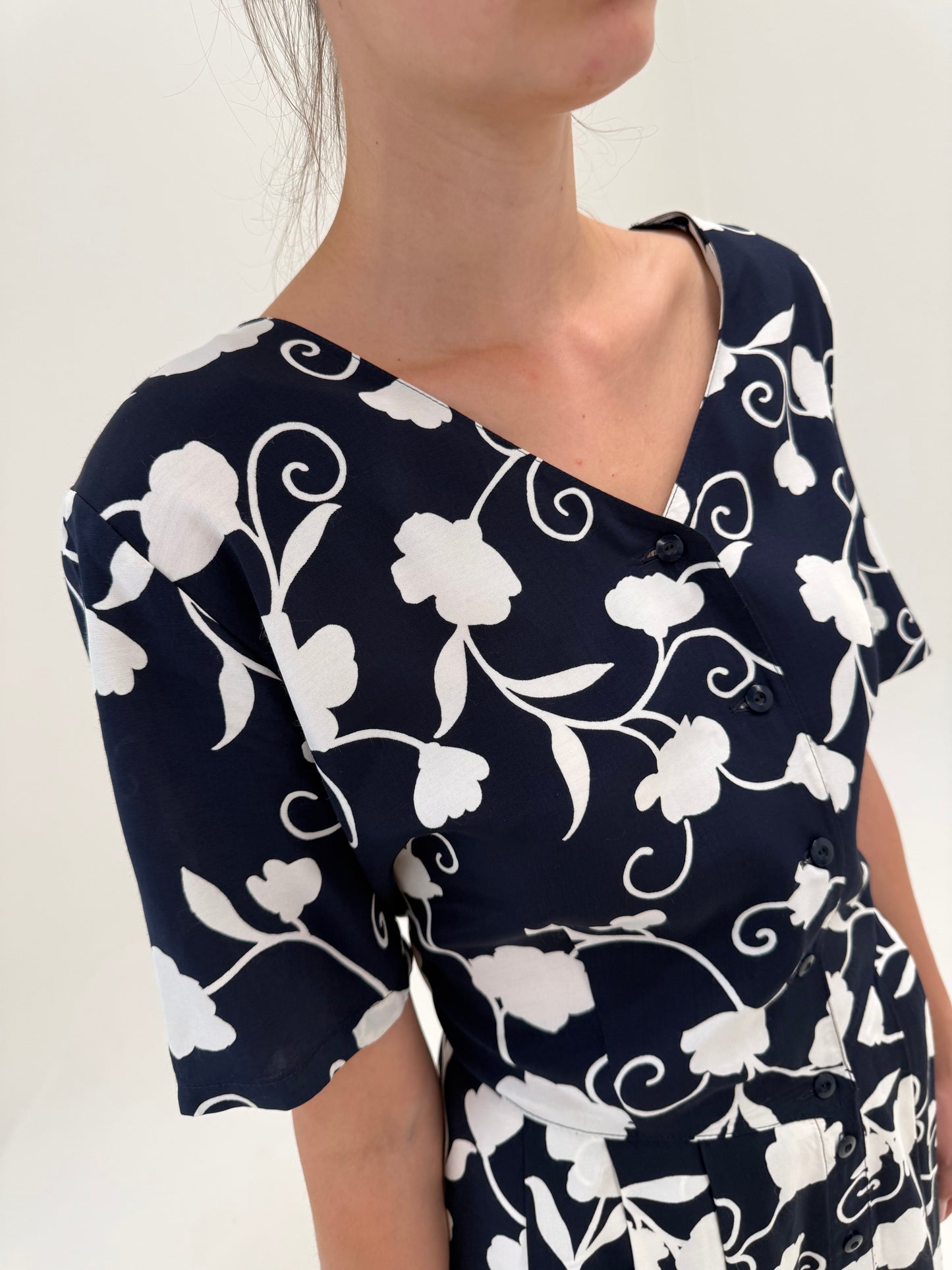 Rochie maxi Navy blue cambrata ușor cu talie reglabilă la spate