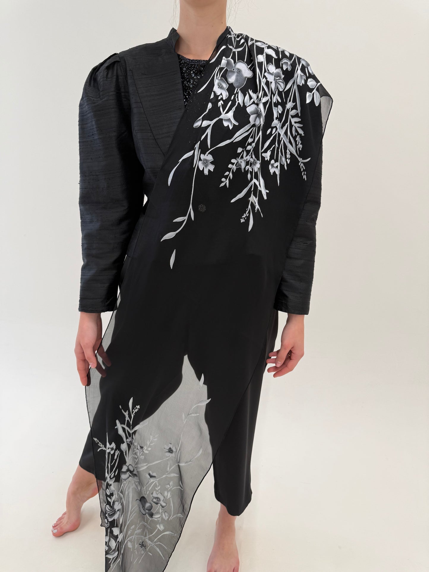 Eșarfă din chiffon de mătase naturală cu print superb alb negru