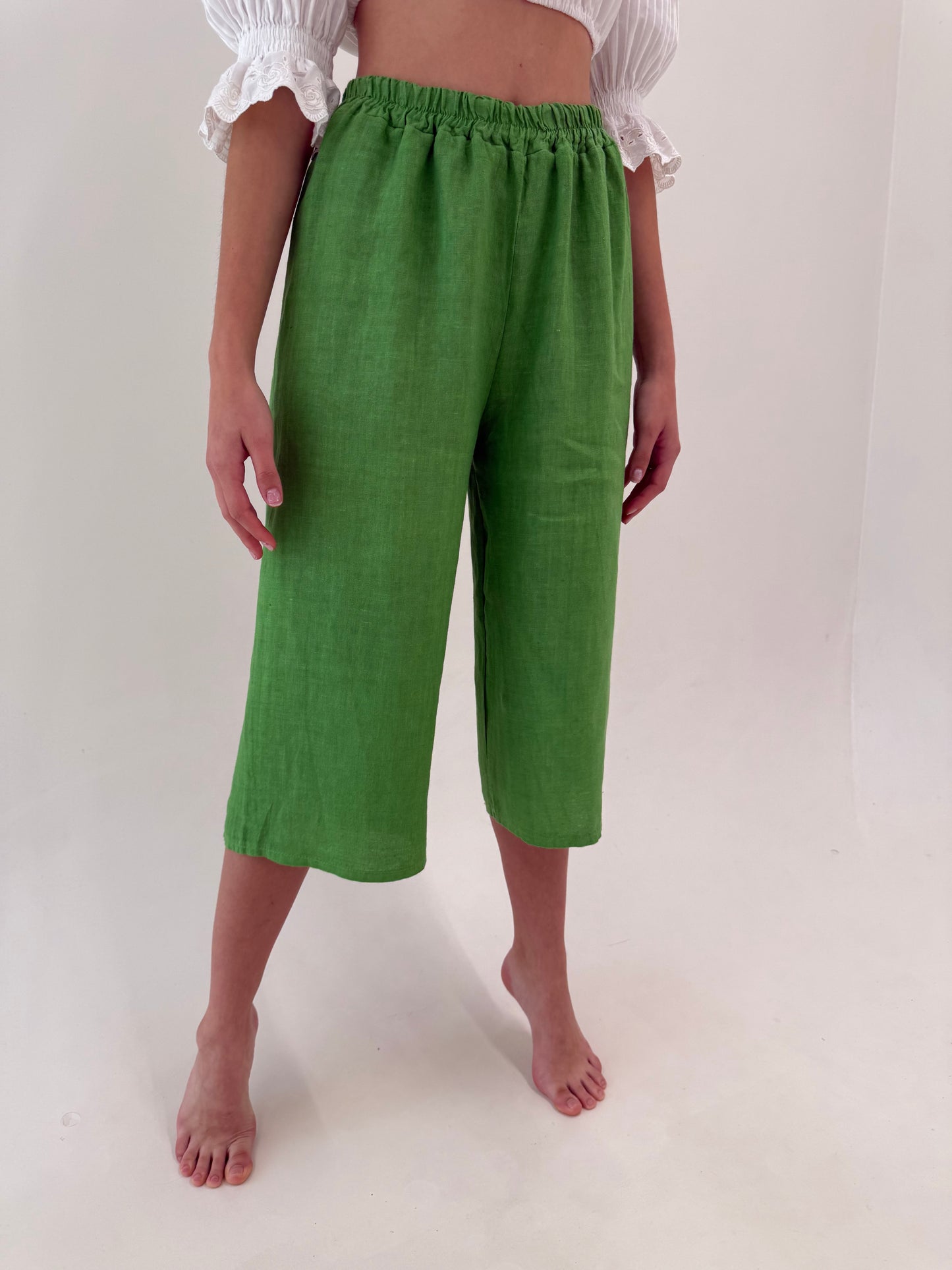 Pantaloni culottes din in verde tare cu talie ultra înaltă elastică