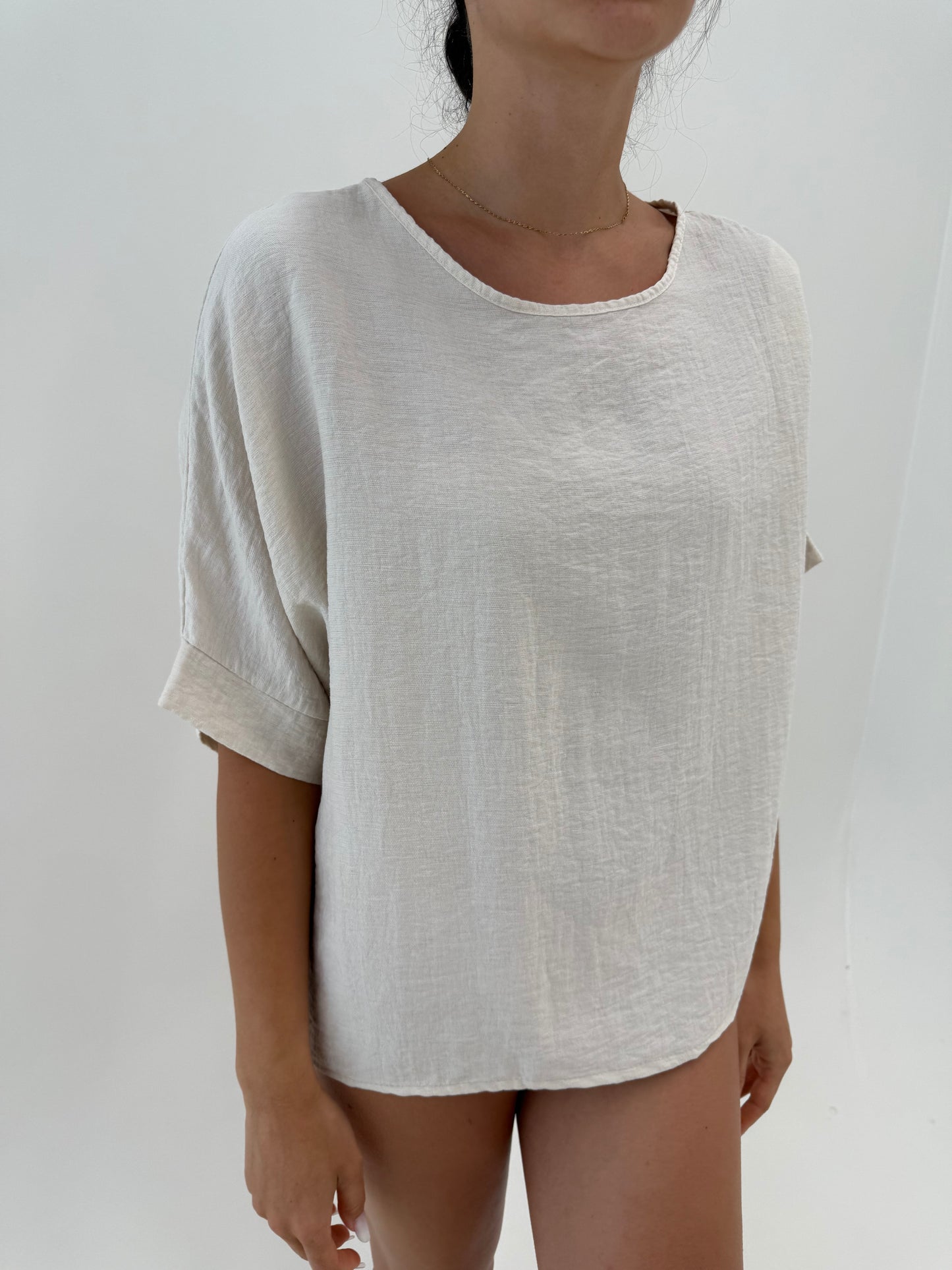 Top nude în croi minimalist din pânză în croi oversized