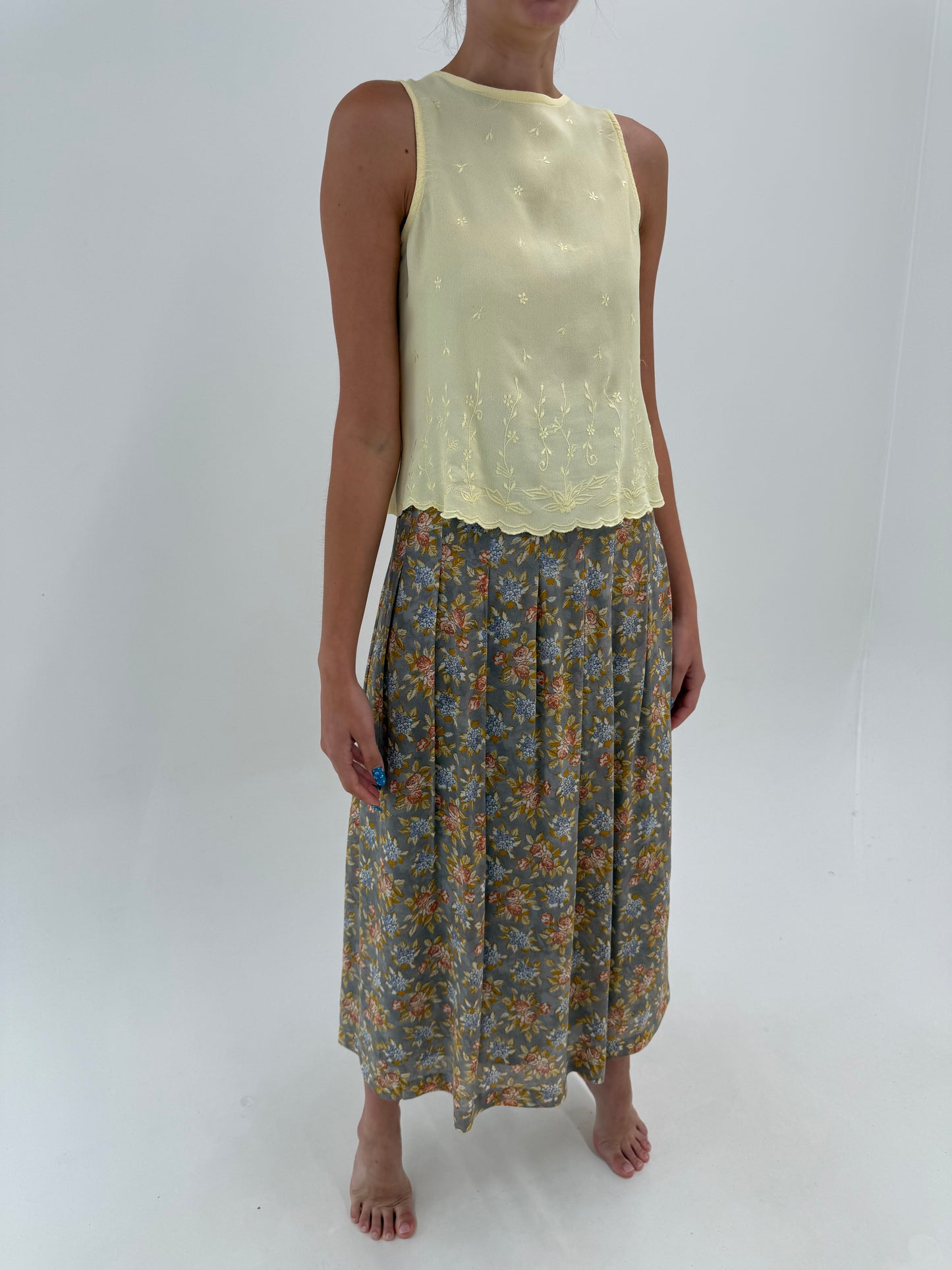 Fustă maxi super vaporoasă warm gray cu print delicat si talie ultra înaltă elastică