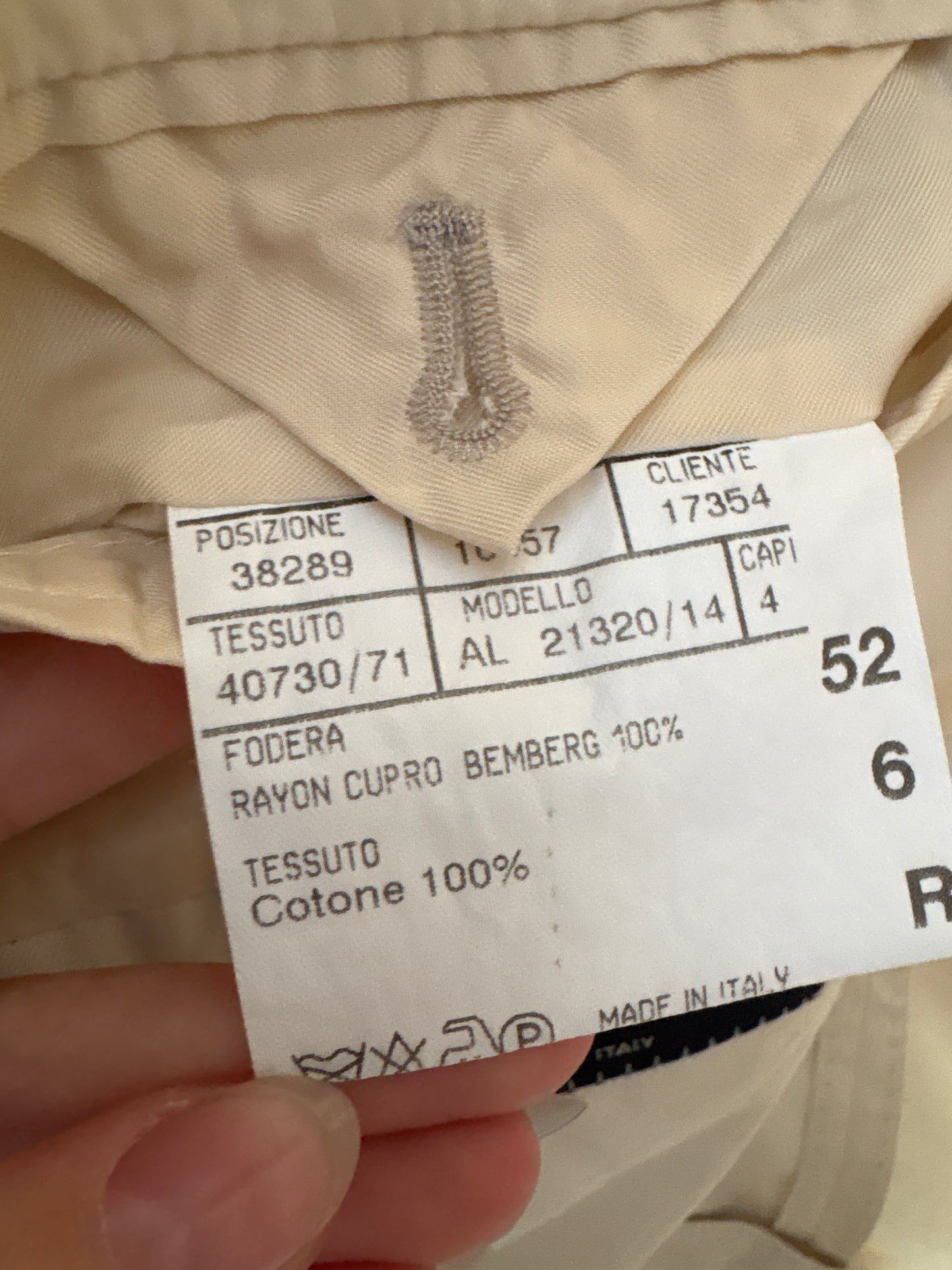 Costum luxury Canali în croi super actual off white din bumbac
