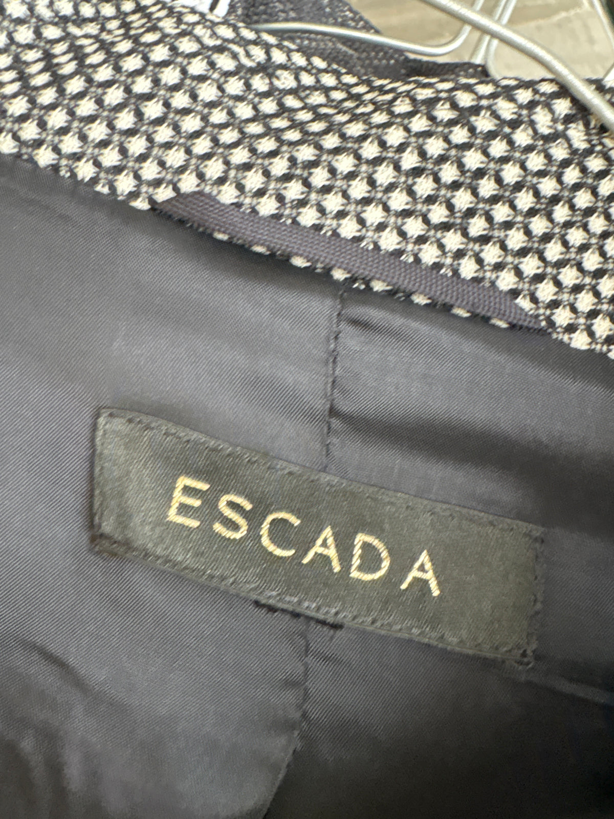 Sacou Escada excepțional cu paspoal și buzunare aplicate