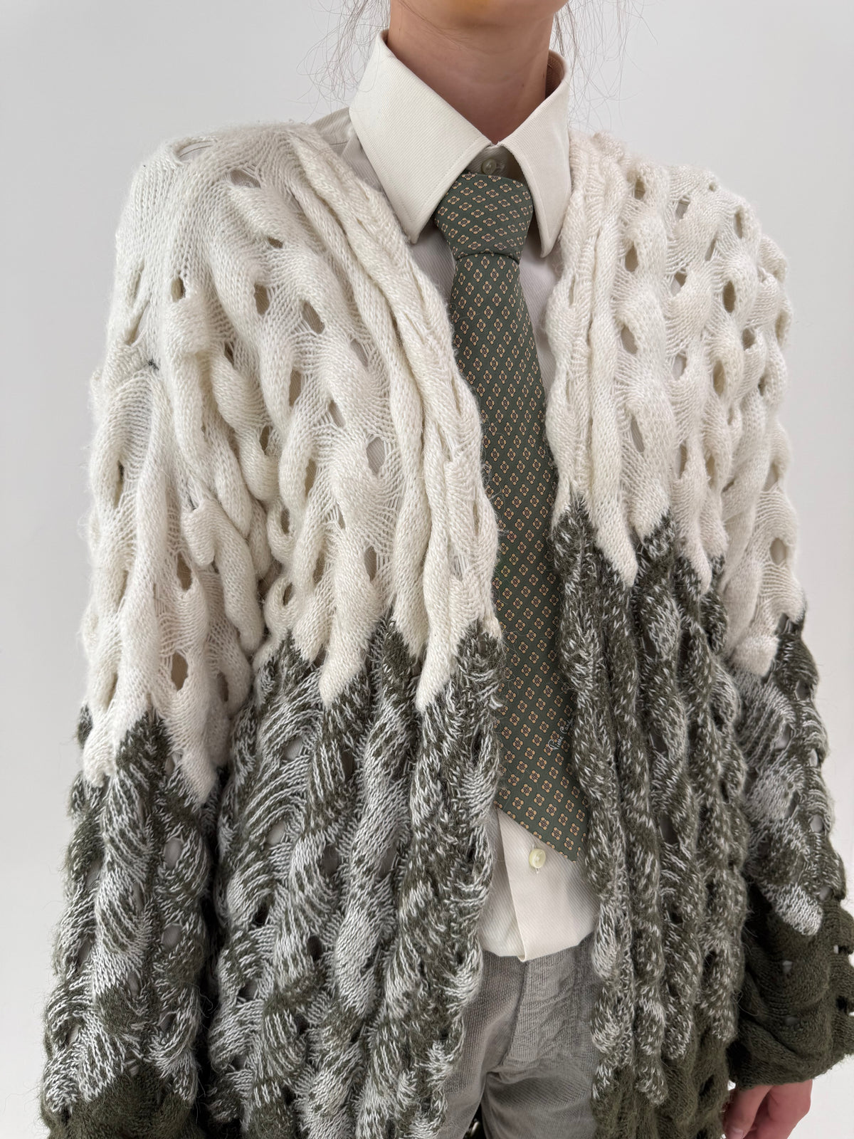 Mantou spectaculos din tricot texturat de lana cu efect degrade