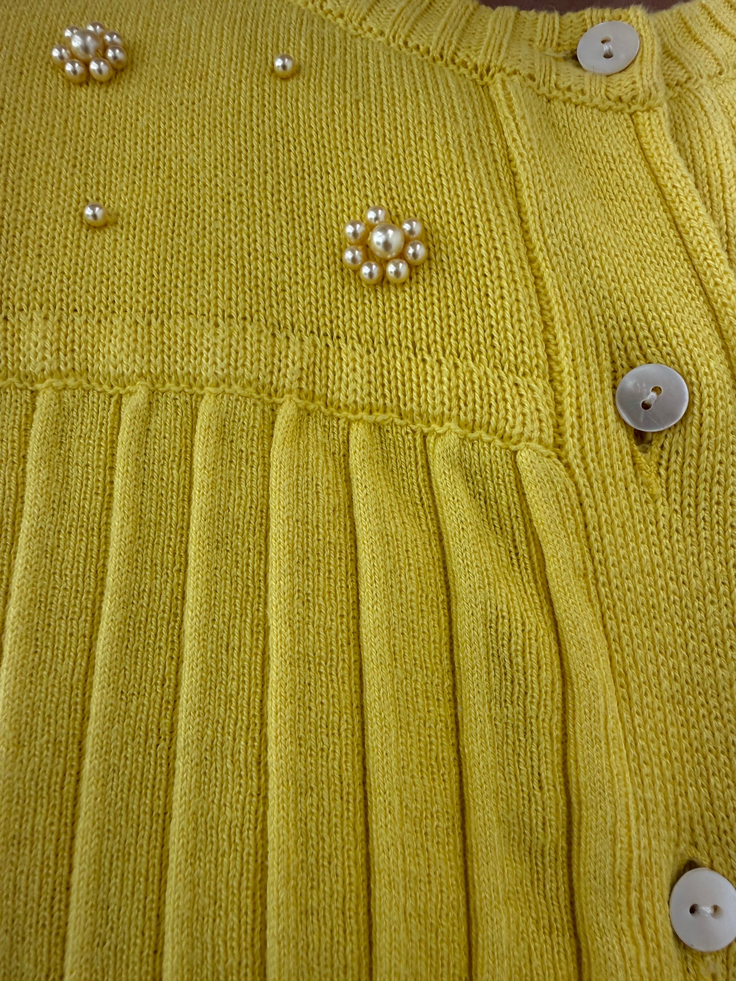 Cardigan vintage italian petite cu aplicații manuale perlute din bumbac premium