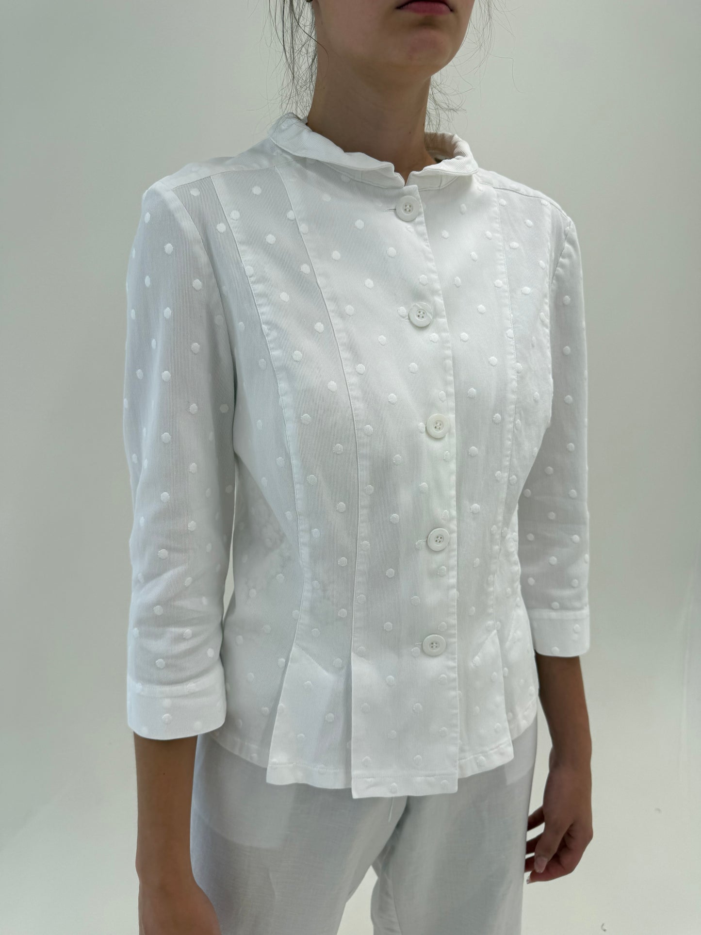 Sacou cambrat din bumbac integral brodat cu mânecă 3/4 și efect peplum