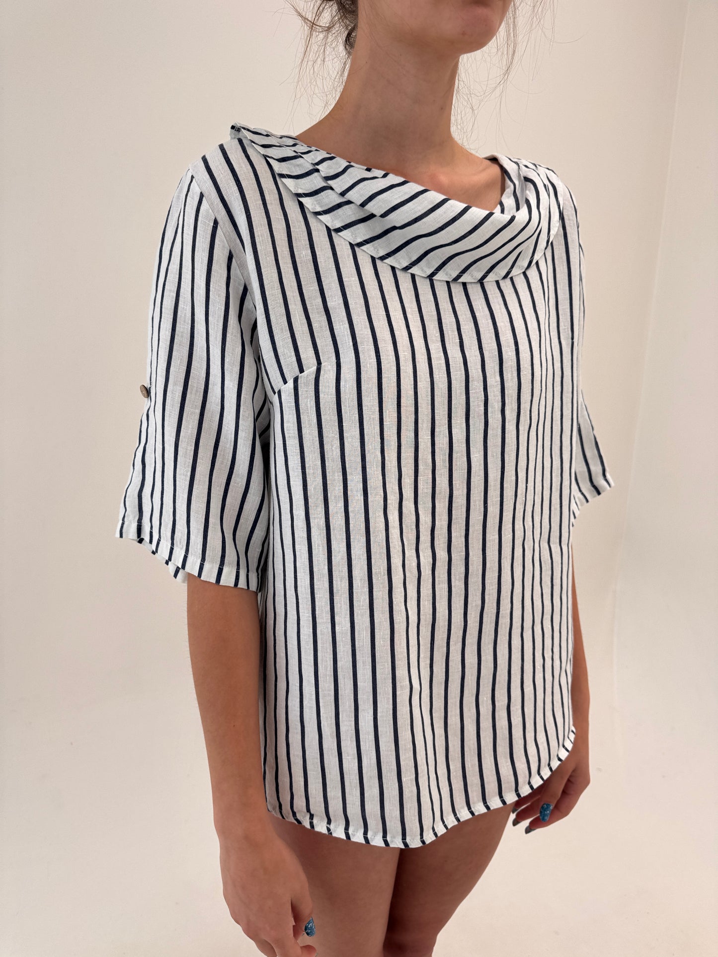 Top italian minimalist cu rever bărcuță drapat din in premium cu dungi Navy verticale