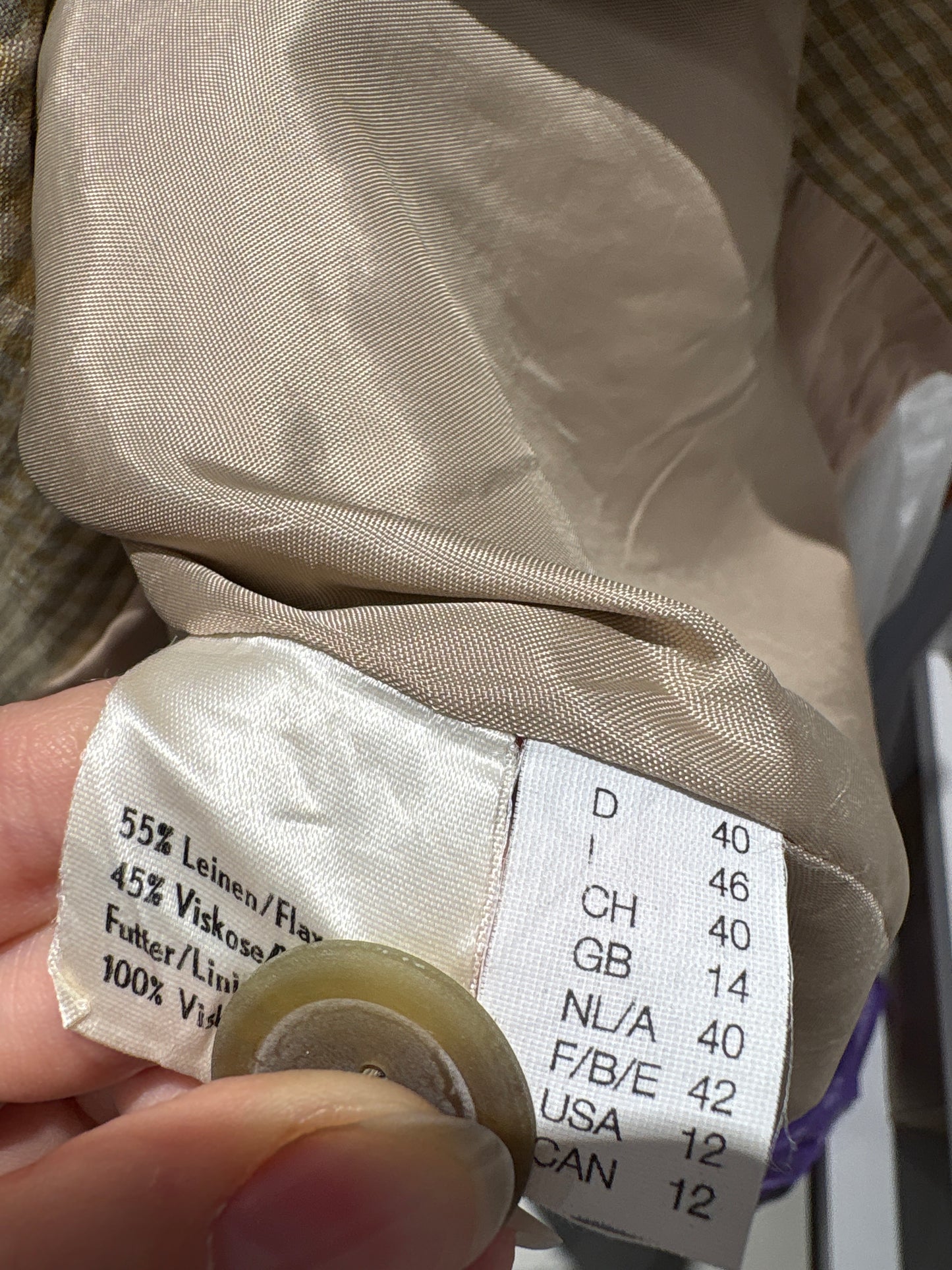 Costum din pânză de in și vascoza camel din 3 piese în carouri fine