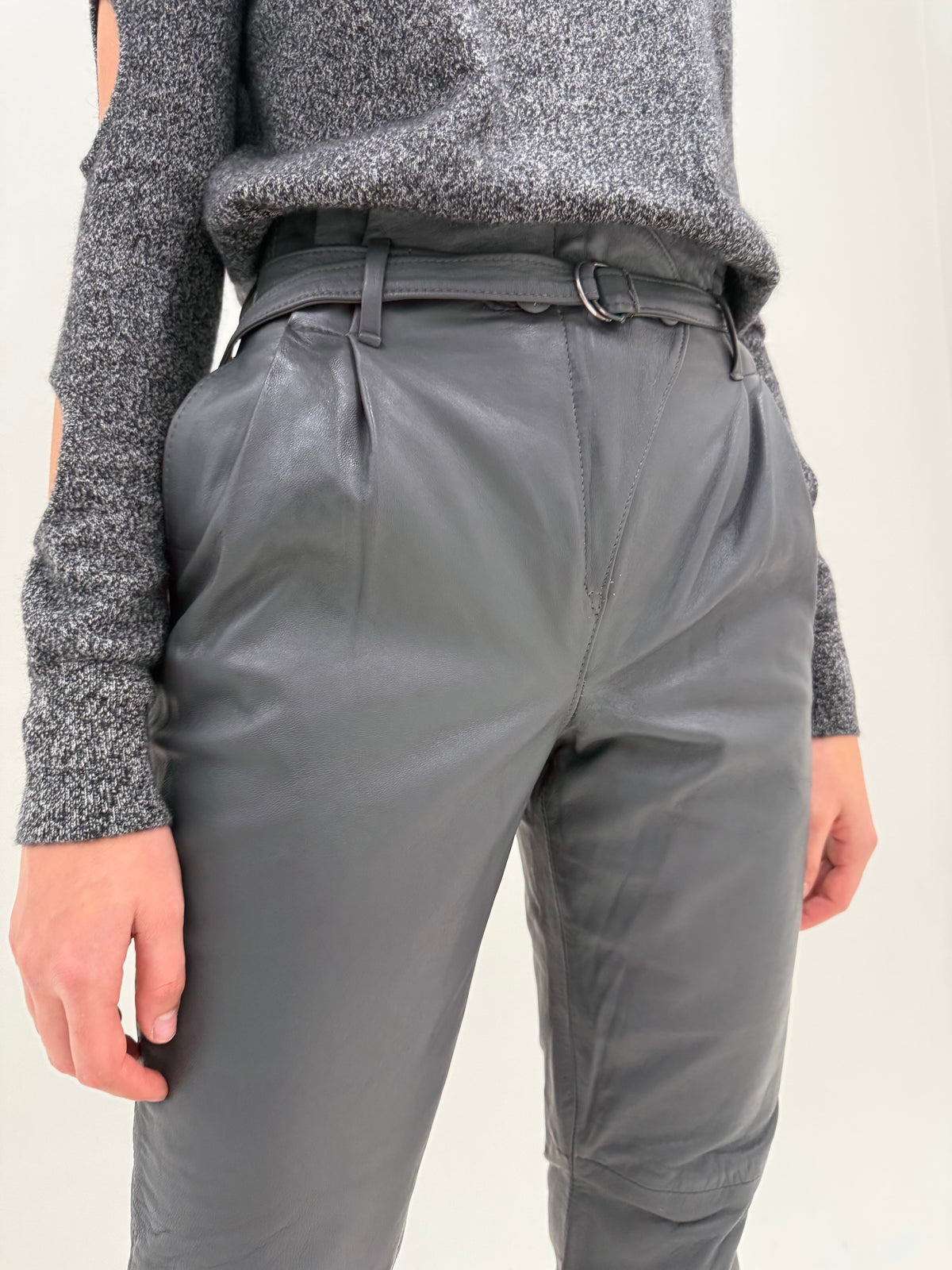 Pantaloni din piele naturală extra moale steel gray cu pense și talie ultra înaltă