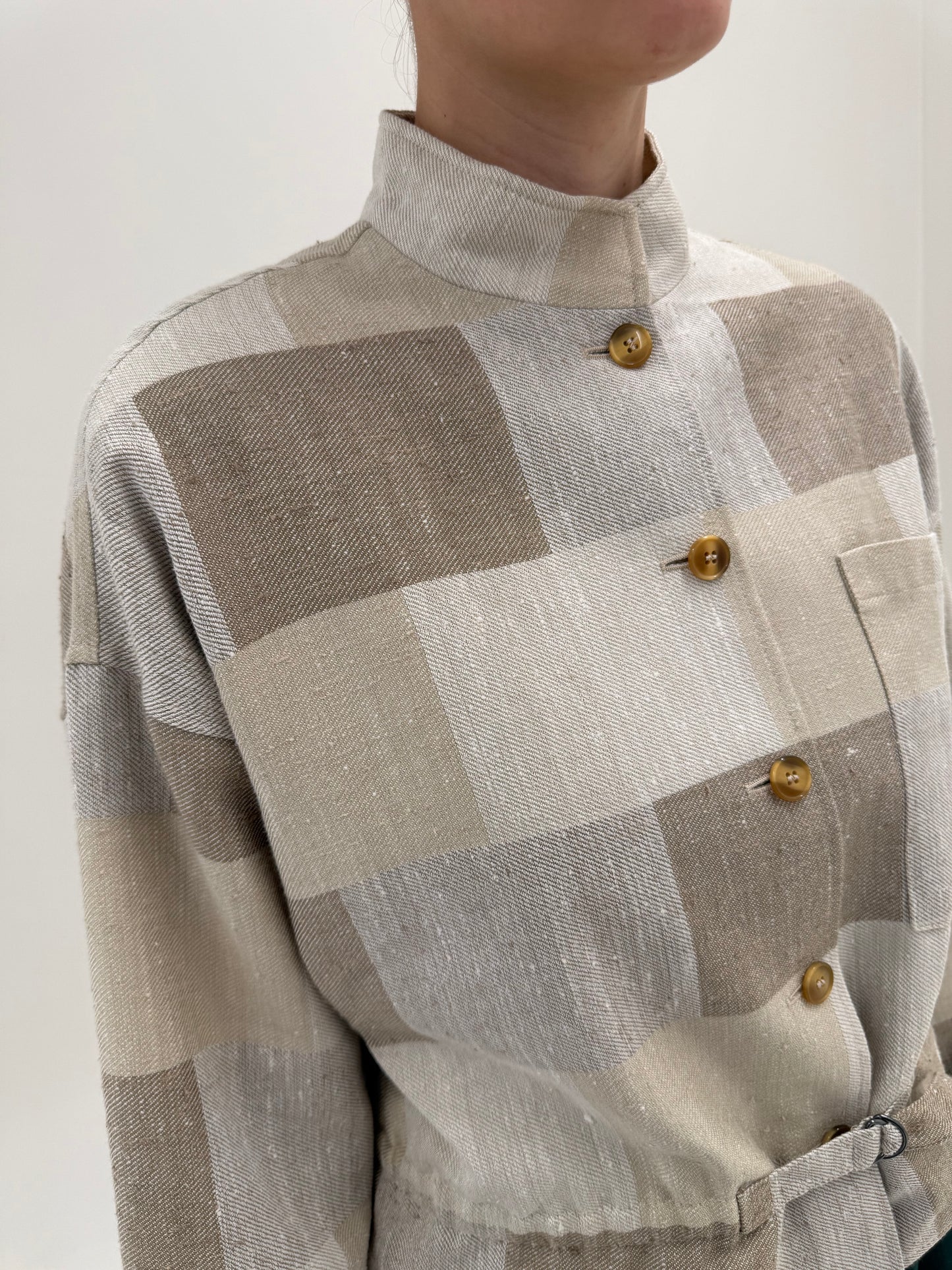 Jacheta vintage în croi retro modern din pânză de mătase naturală și in
