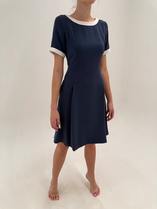 Rochie Max Mara din crep Navy cu paspoal alb midi cu talie marcată