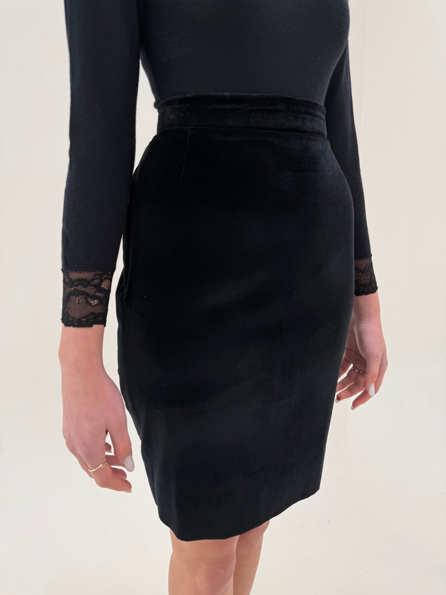 Deux piece vintage din catifea cu sacou cambrat asimetric de la zi la seară