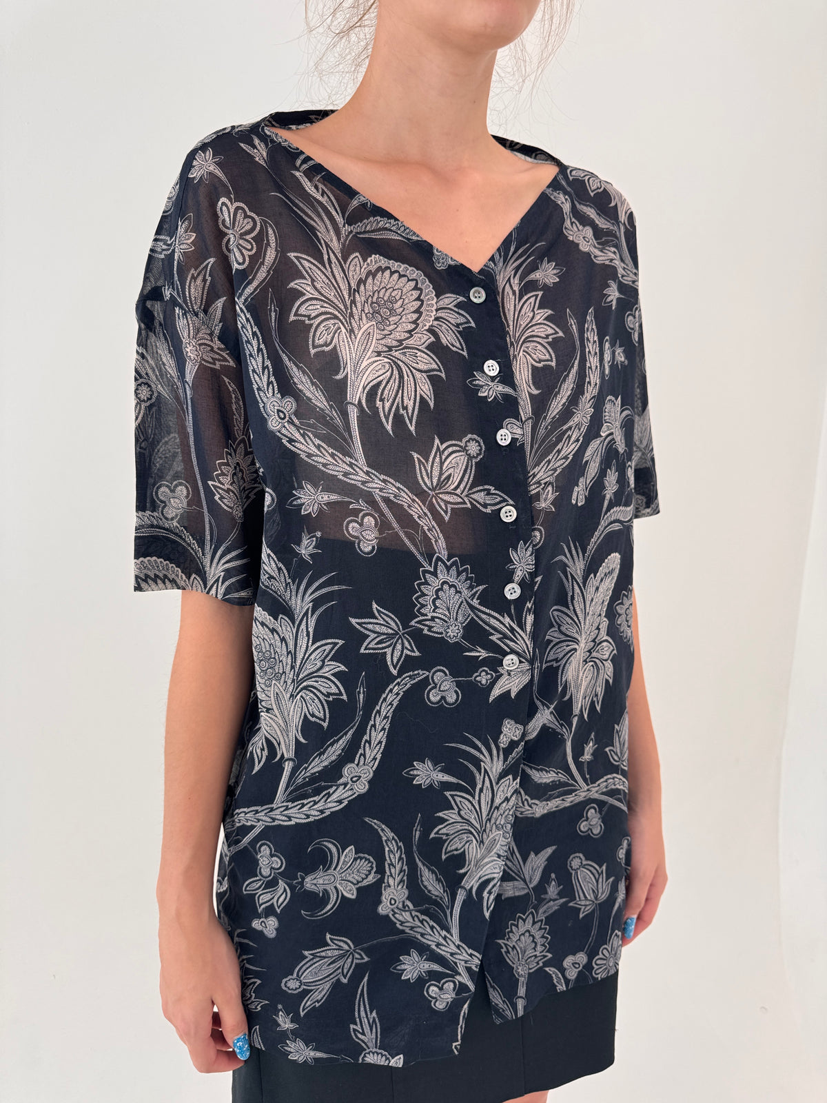 Cămașa luxury vintage Byblos neagră cu print din cea mai fină panzica de bumbac