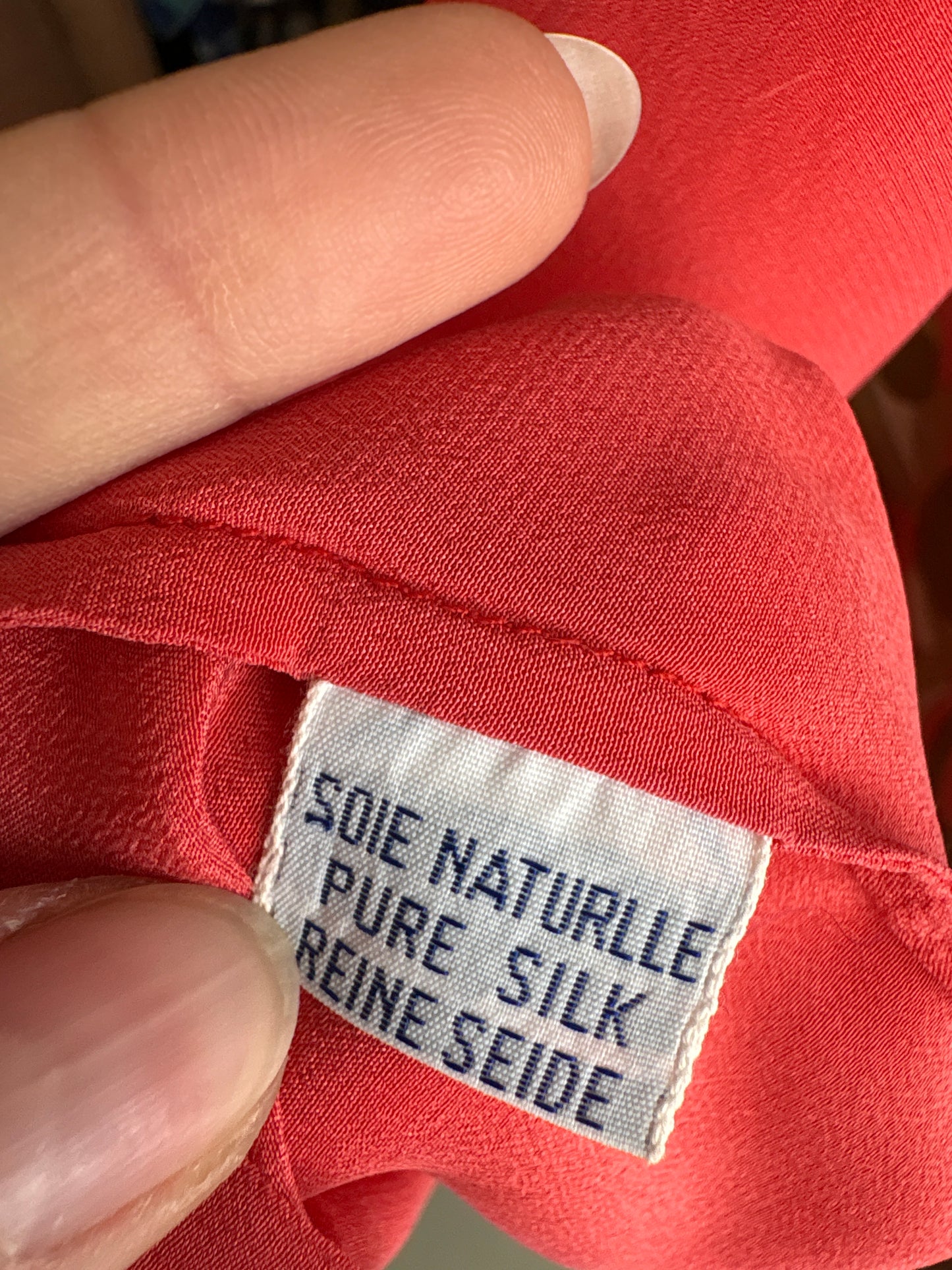 Top coral red din mătase naturală in croi minimalist