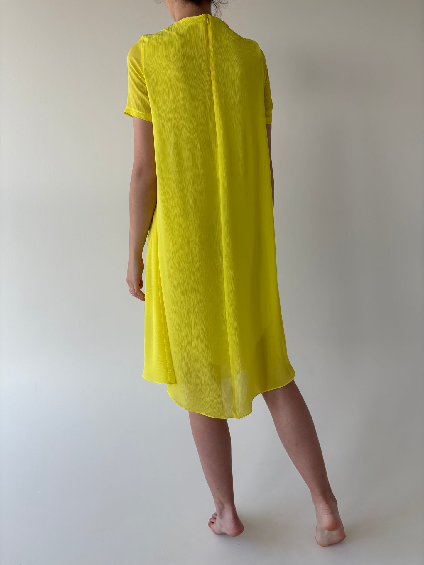 Rochie lime yellow neon din triplu voal texturat în croi minimalist