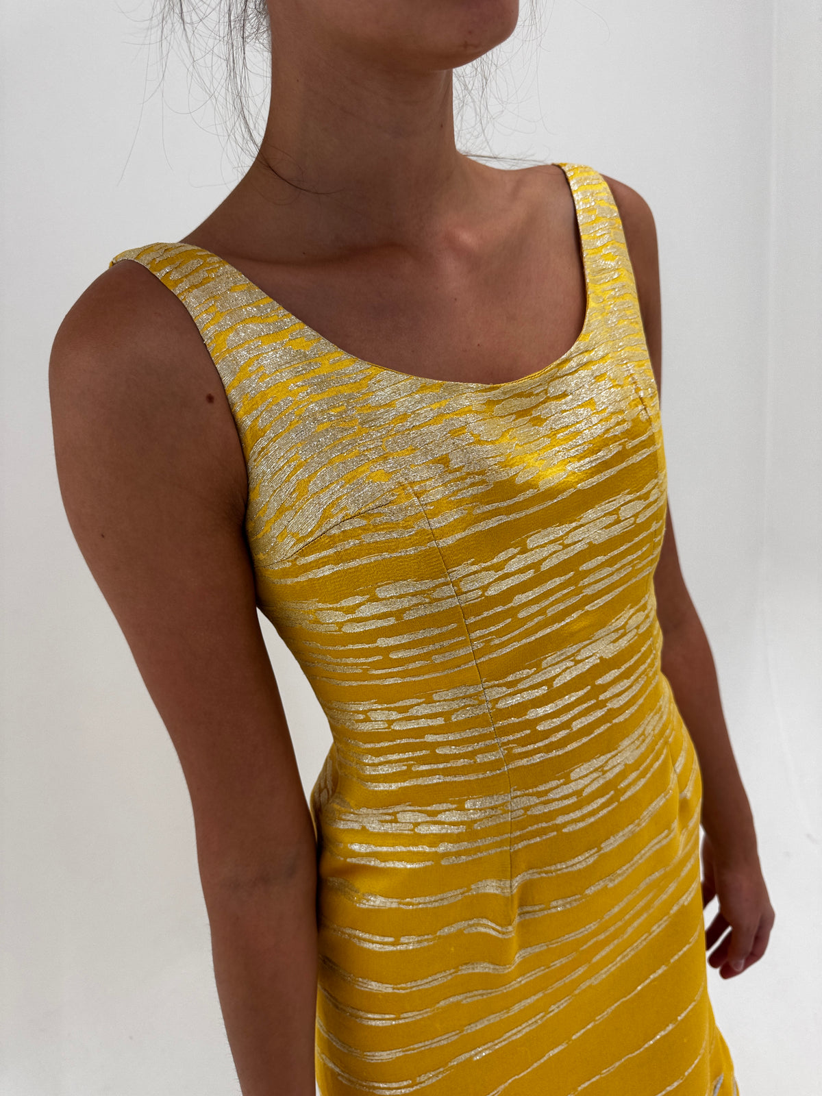 Rochie old vintage anii 60 din brocart auriu și argintiu spectaculos