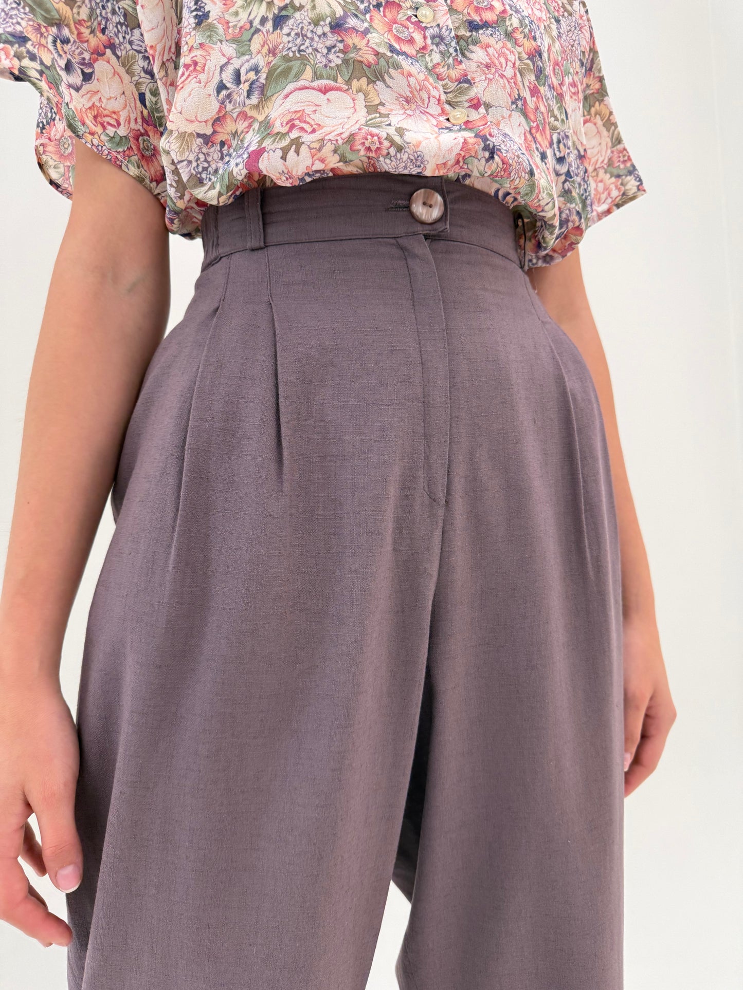 Pantaloni dusty aubergine din pânză cu talie ultra înaltă cu solduri generoase