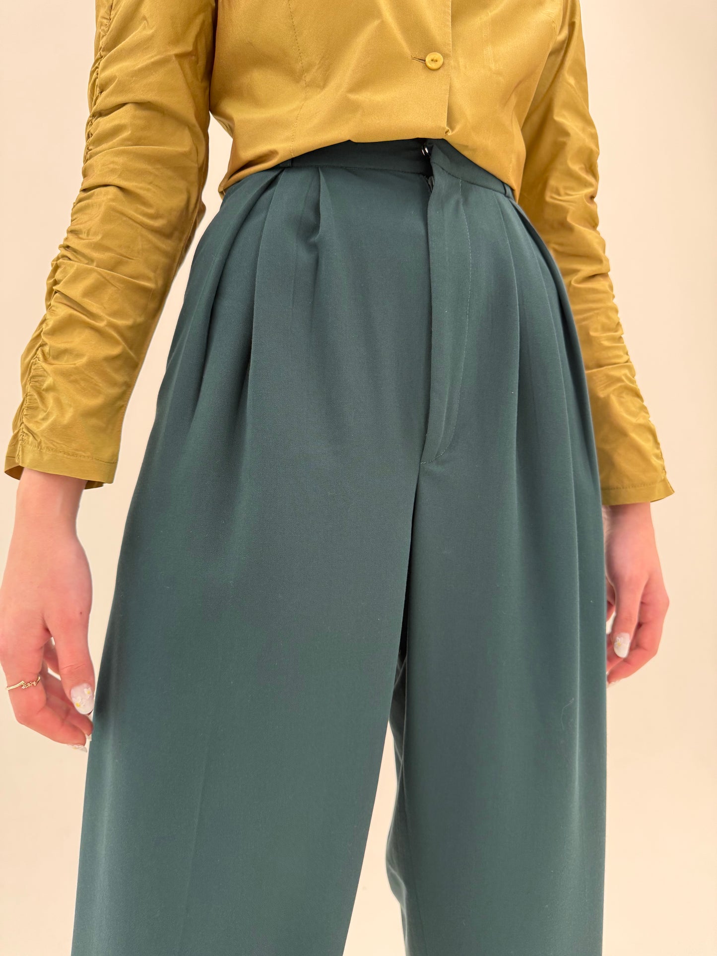 Pantaloni tall dark green din twill de bumbac cu talie extrem de înaltă și pense