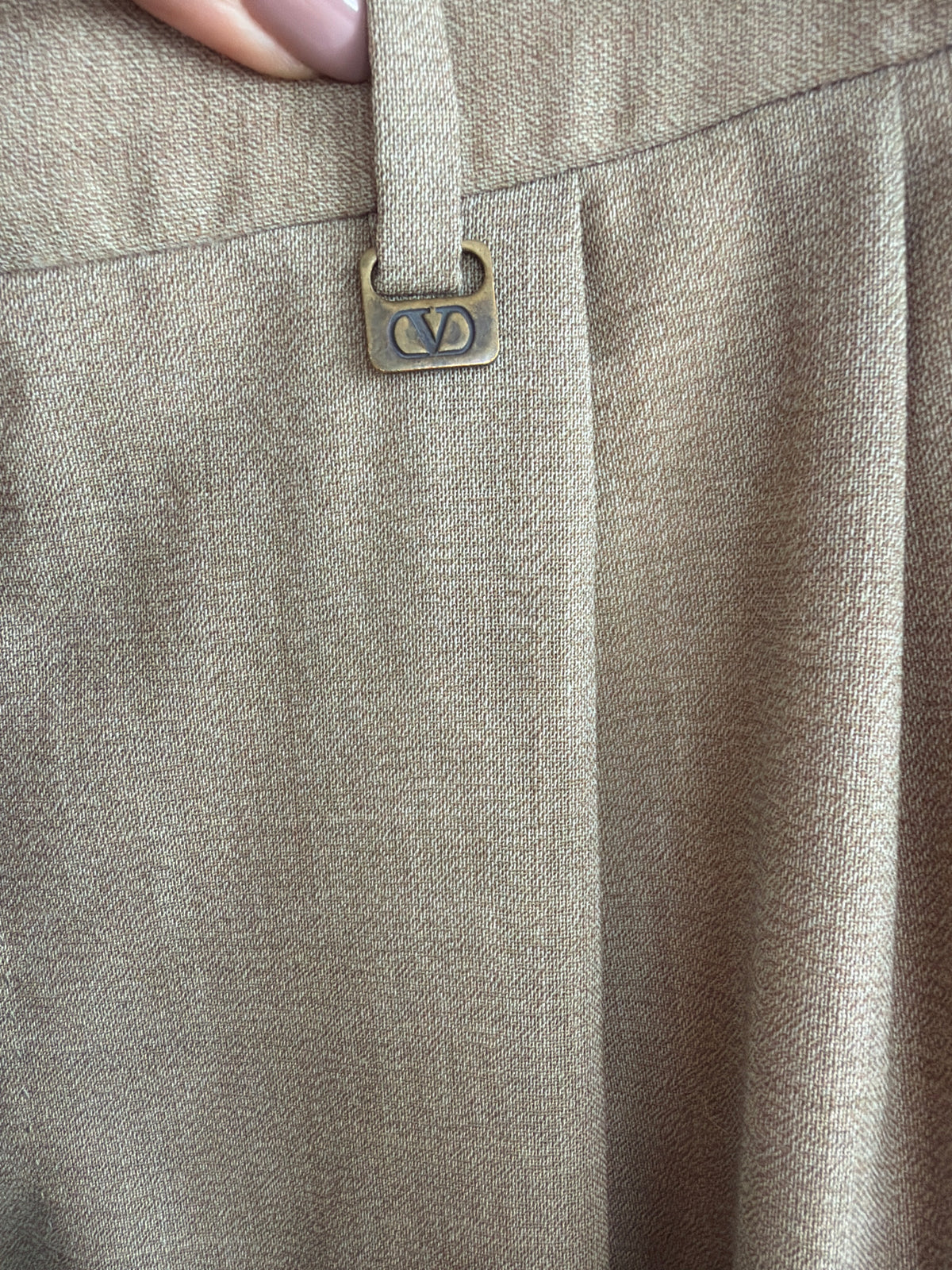 Pantaloni Valentino tall camel din lanita extrafina cu pense, manșetă și talie ultra înaltă
