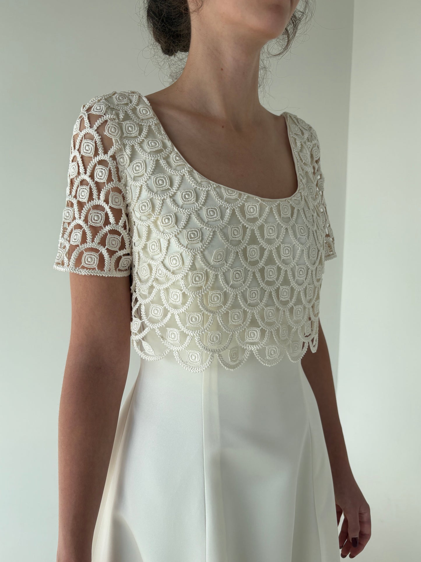 Rochie italiană de ceremonie cu trenă și dantelă macrame nouă cu eticheta