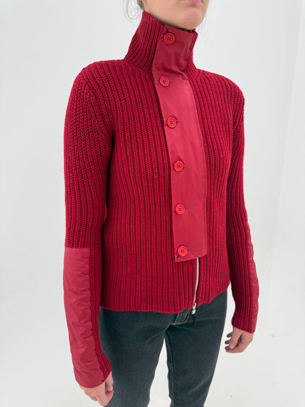 Jacheta burgundy din lana extrafina plină cu influențe casual și funnel neck