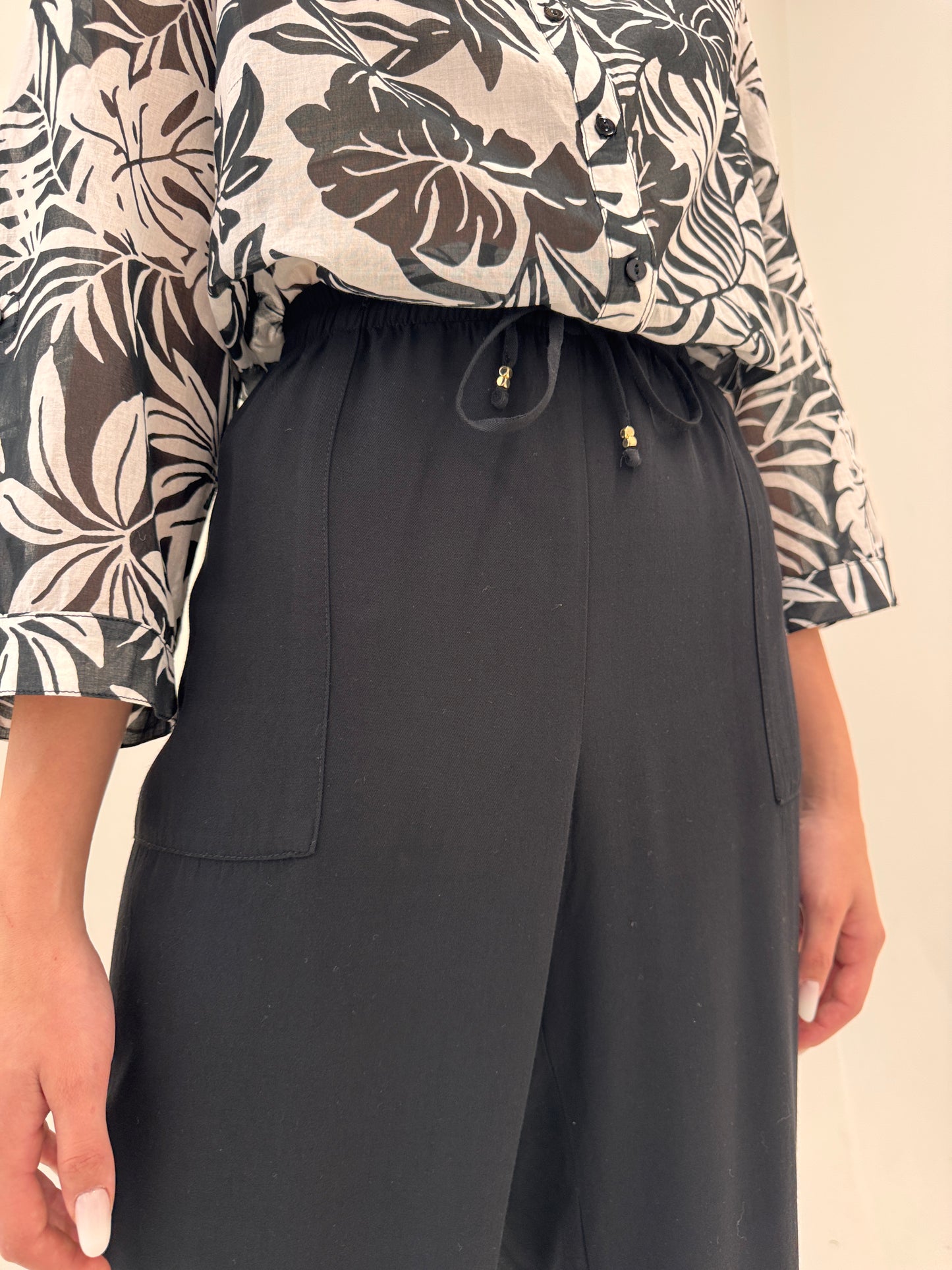 Pantaloni negri palazzo cu talie ultra înaltă elastică reglabilă