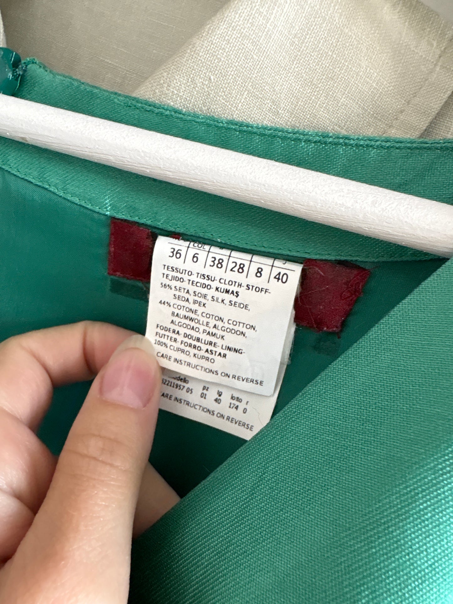 Rochie Max Mara de la business la cocktail din mătase naturală plină cu curea din piele