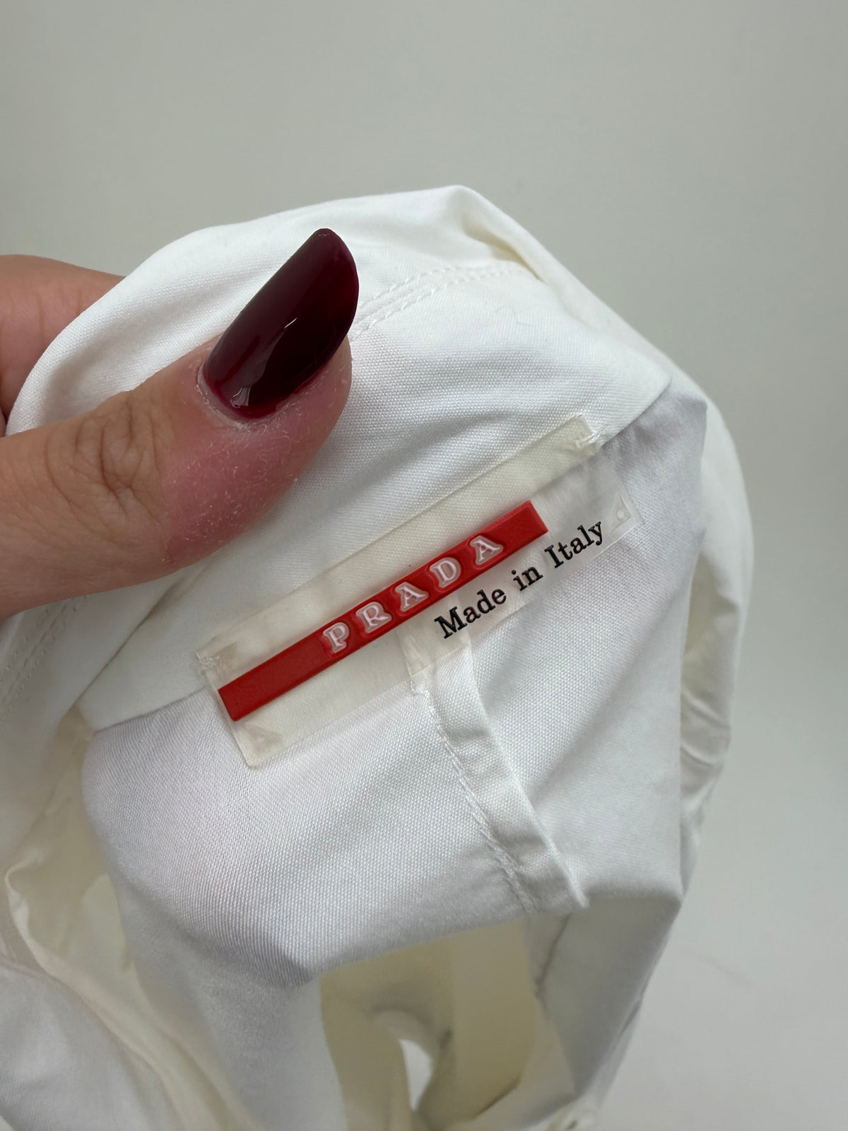 Cămașa Prada petite în croi ușor cambrat cu influențe casual chic