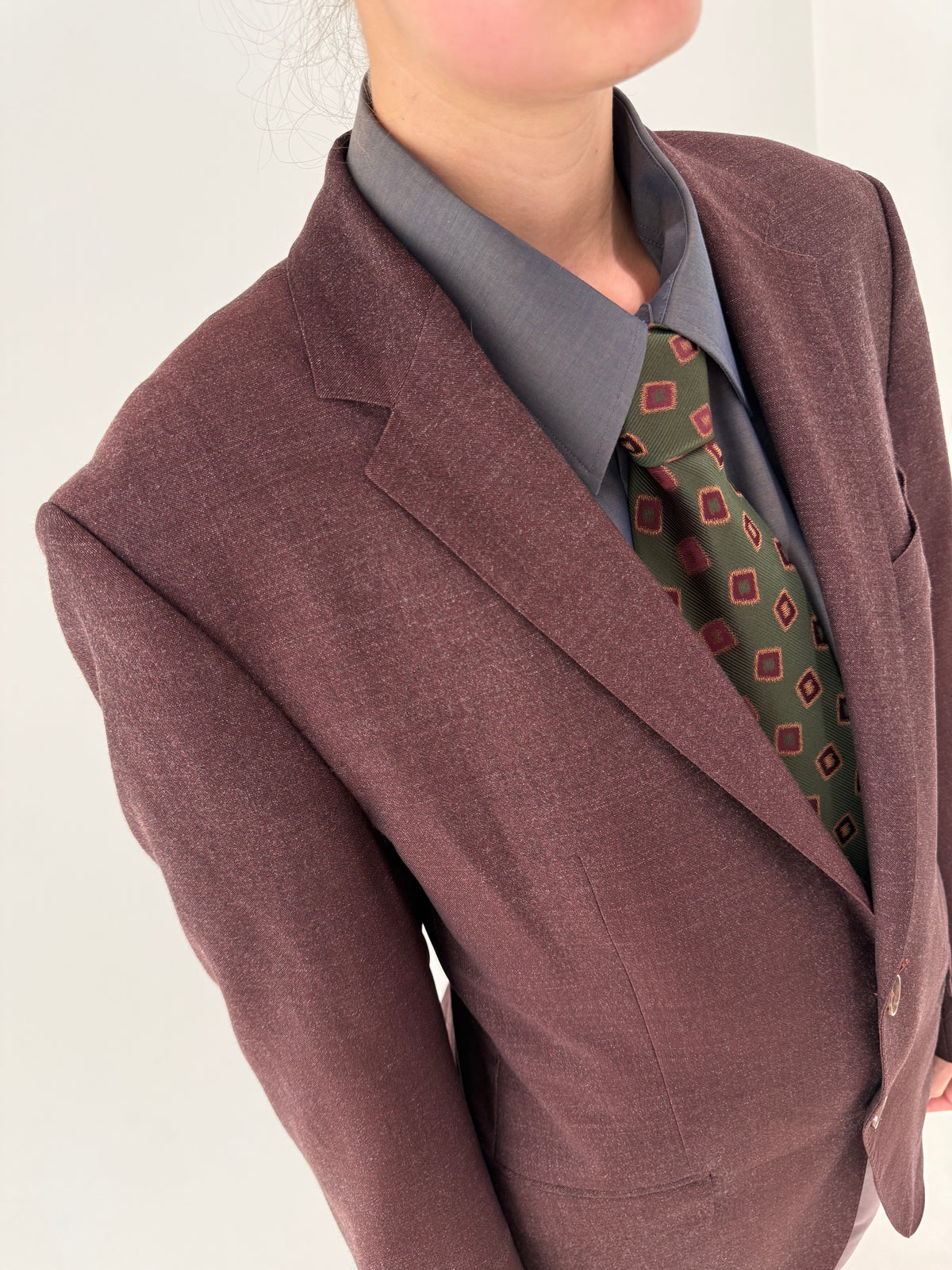 Sacou Hugo Boss plum din lana extrafina excepțională în croi actual