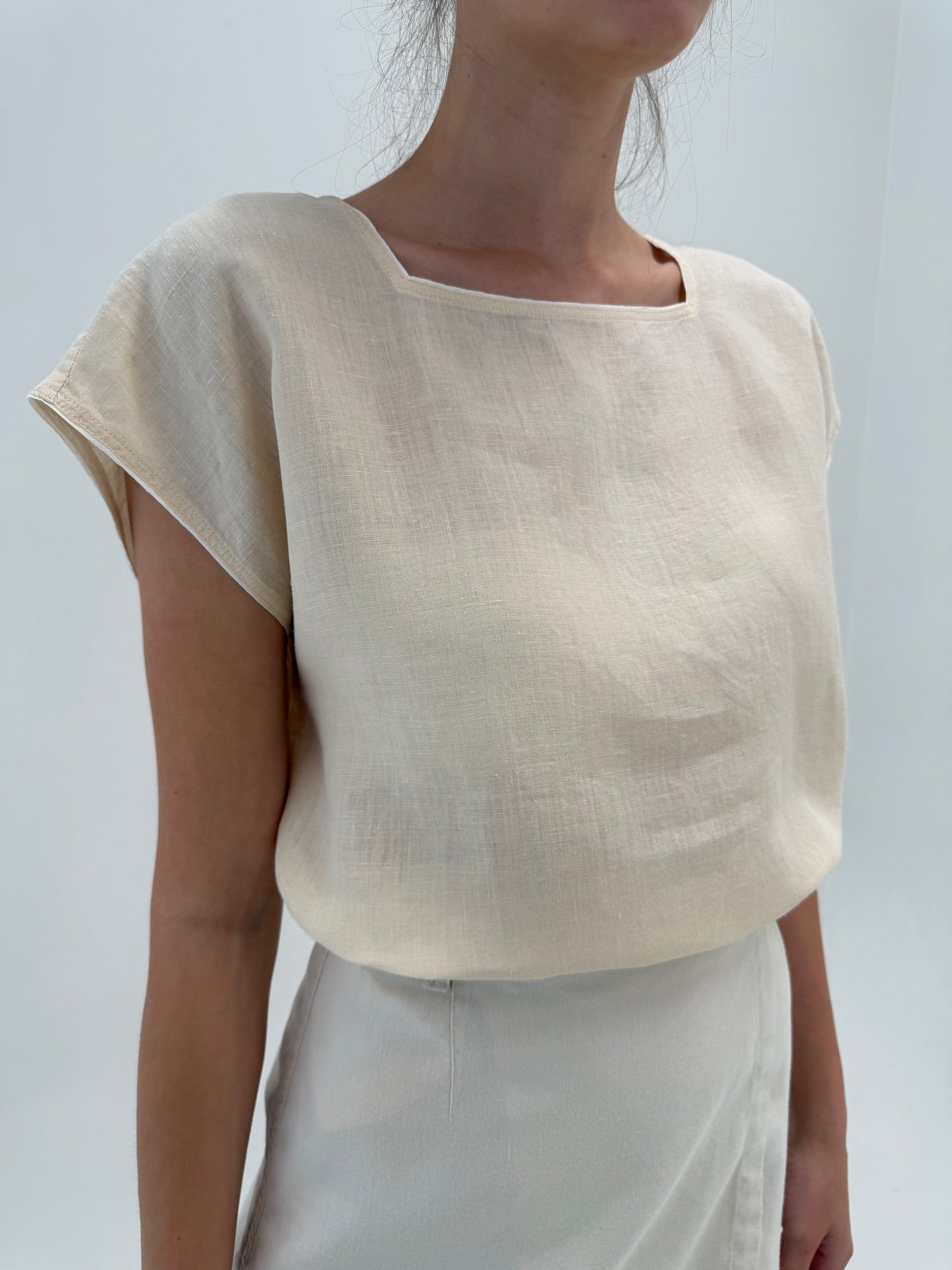 Top Max Mara vintage light nude în croi lejer din in moale excepțional
