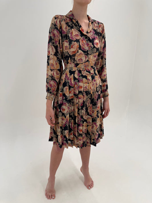 Rochie vintage neagră cu fustă plisată și print floral superb din Georgette