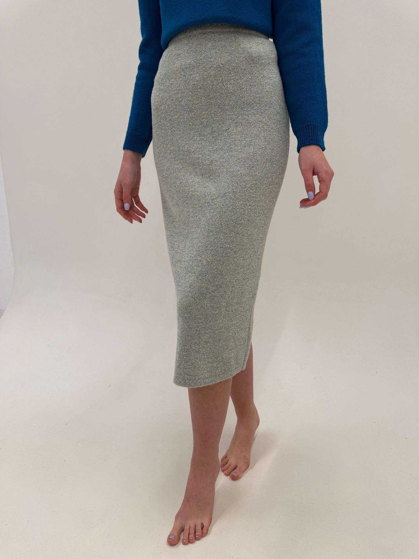 Fustă midi spre maxi din tricot de lan extrafina melanj silver gray cu baby blue