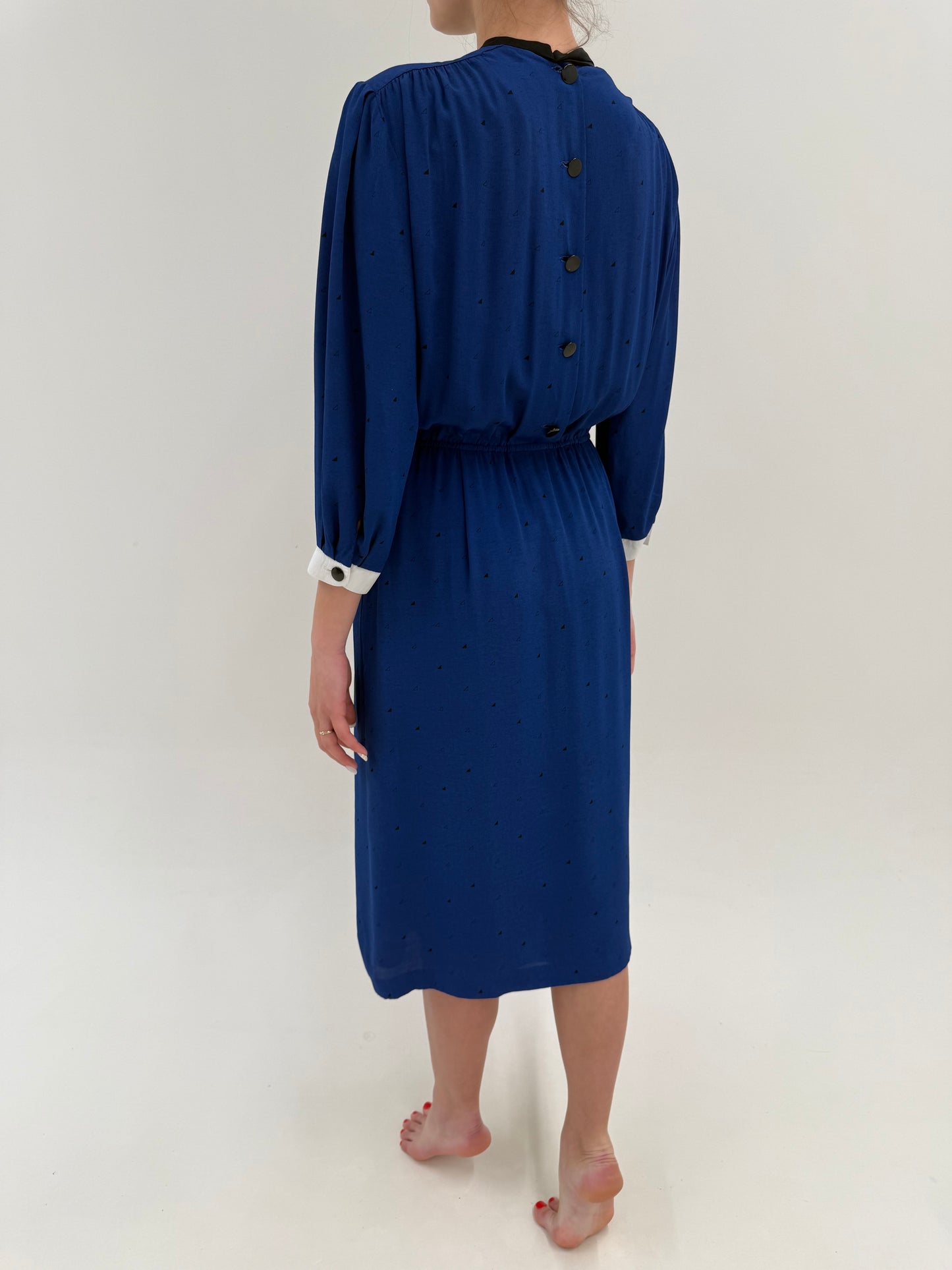 Rochie vintage albastru cerneală cu manșete contrastante și buzunare