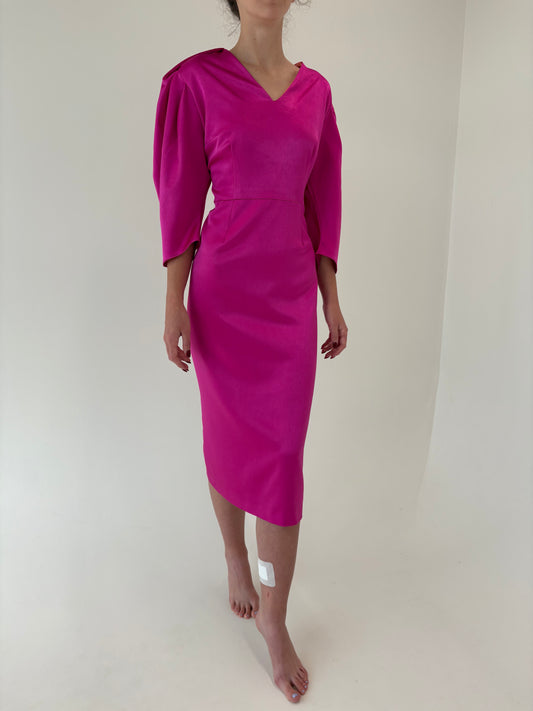 Rochie fucsia satinata de ocazie cu umeri accentuați