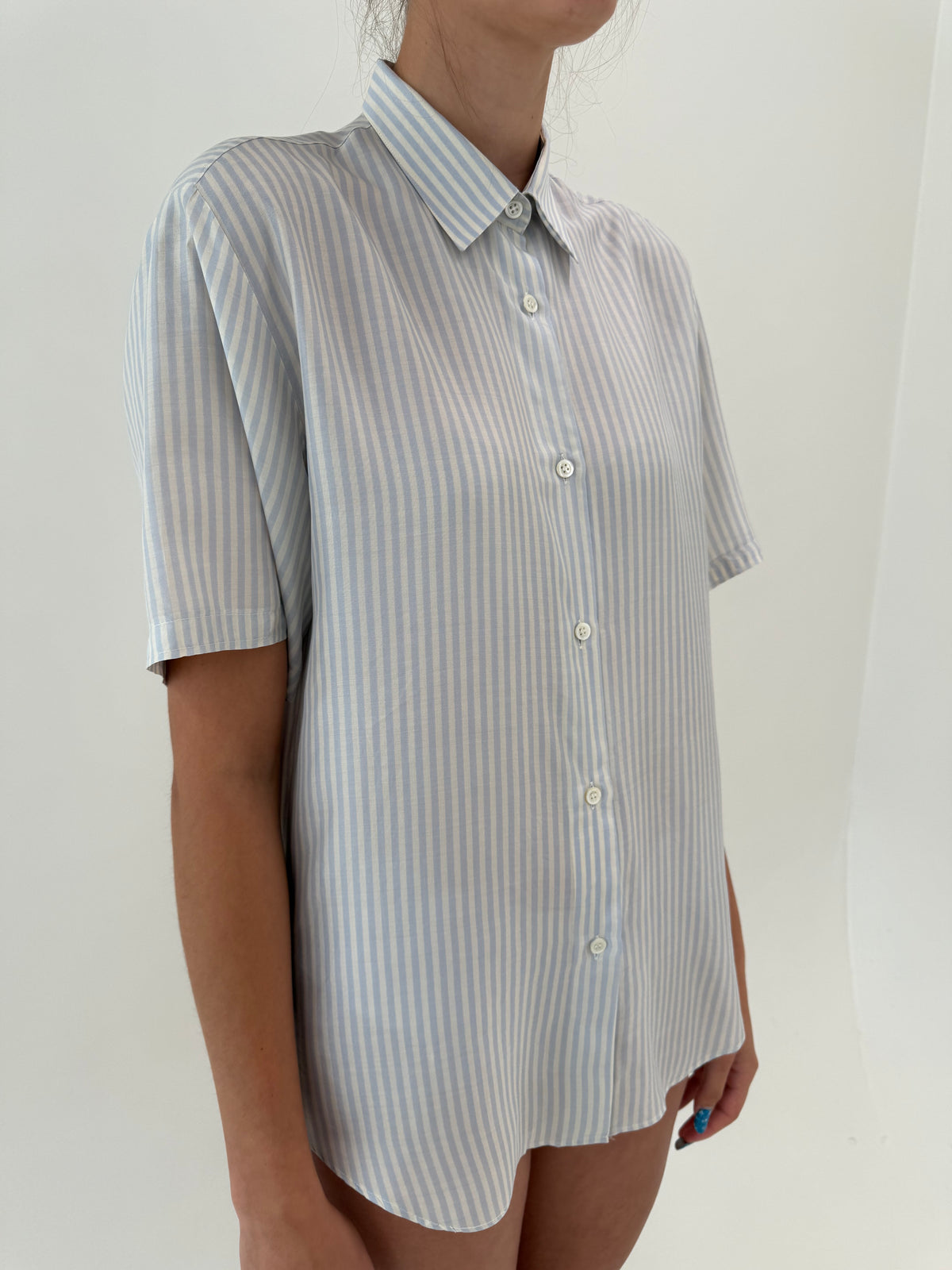 Cămașa italiana din mătase naturală in dungi baby Blue și croi minimalist