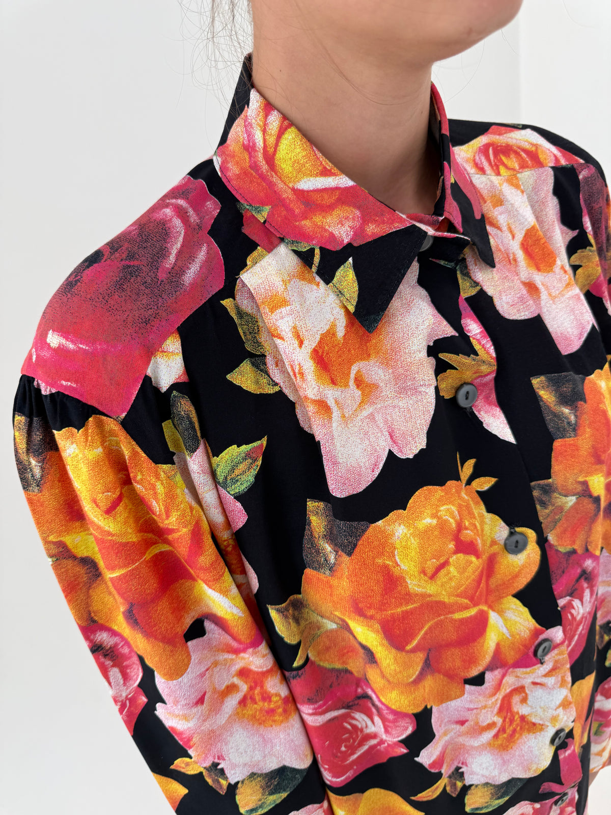 Cămașa vintage petite cu print floral superb din vascoza moale plină