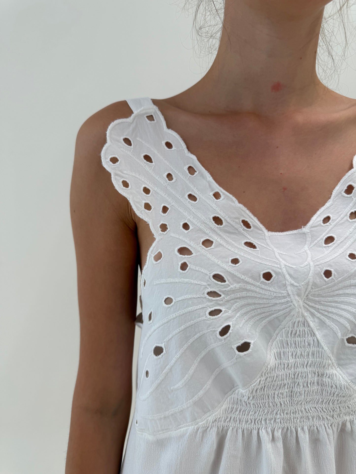 Top vintage cu broderie anglaise în formă de fluture super vaporos